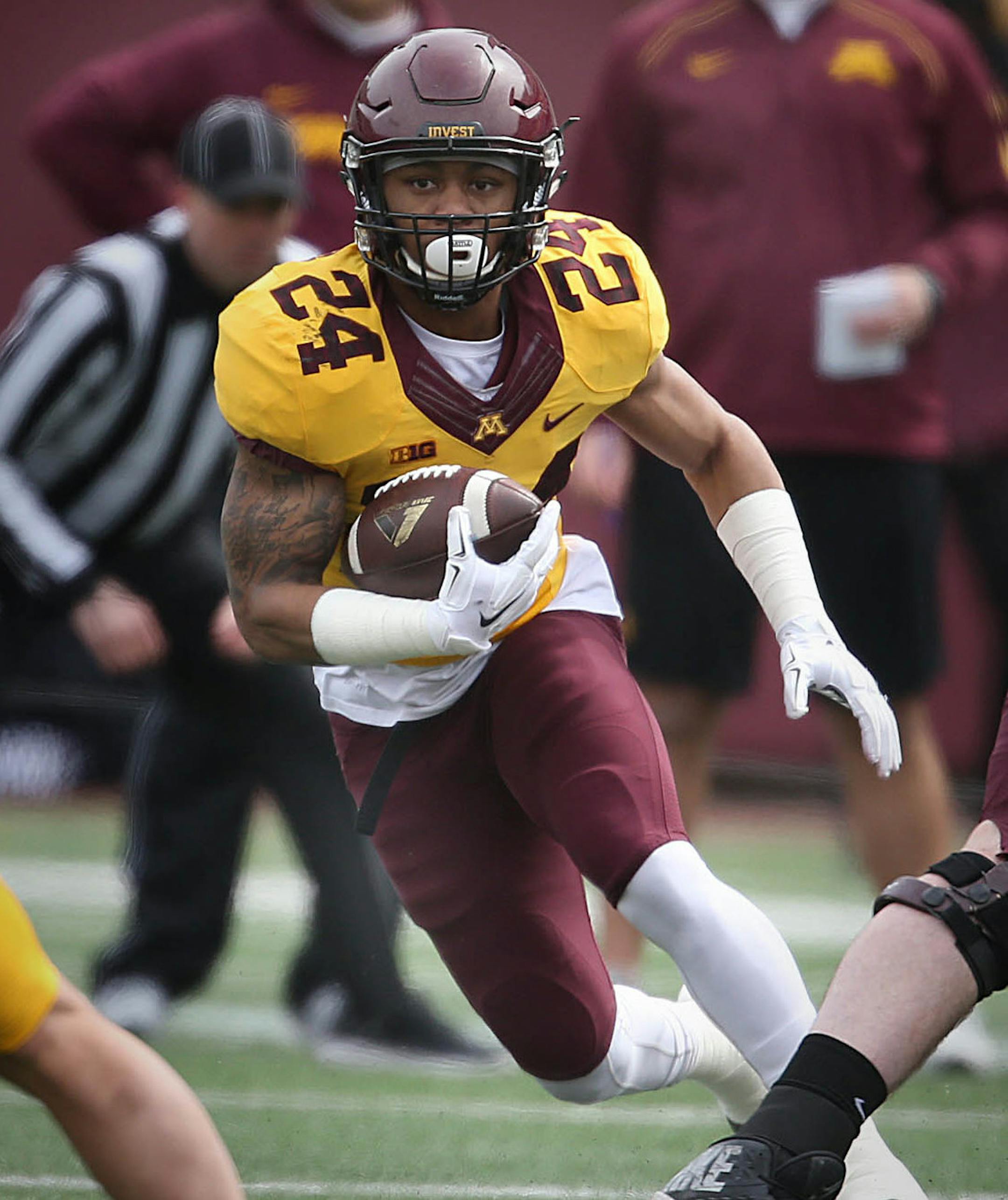 Gold team running back Rodney Smith looked for an opening.] JIM GEHRZ ï james.gehrz@startribune.com / Minneapolis, MN / April 9, 2016 /12:30 PM ñ BACKGROUND INFORMATION: Annual Gophers spring football game at TCF Bank Stadium. ORG XMIT: MIN1604091611522941