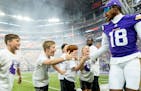 Vikings receiver Justin Jefferson greeted young fans before the team’s preseason game against Tennessee last month. 
