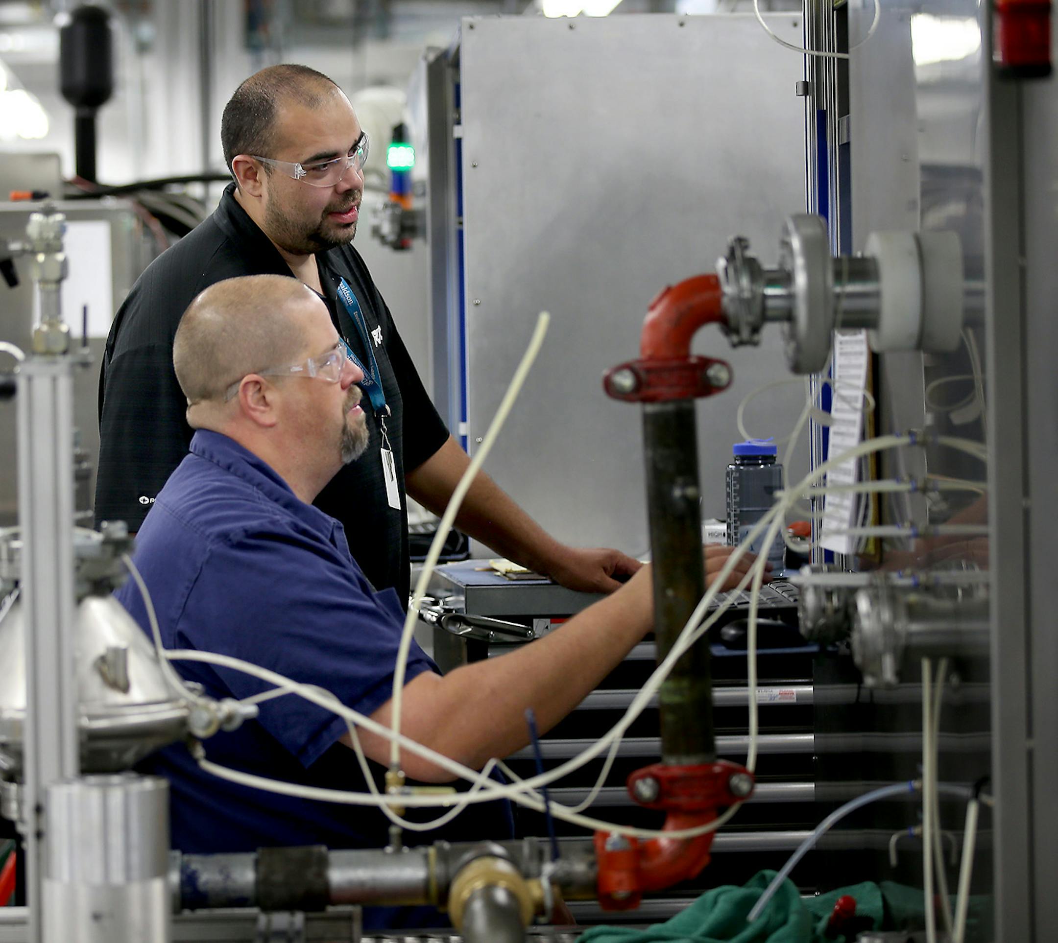 George Luna, left, and Paul Larson worked on pressure drop testing at Donaldson Company, Wednesday, October 22, 104 in Bloomington, MN. ] (ELIZABETH FLORES/STAR TRIBUNE) ELIZABETH FLORES • eflores@startribune.com