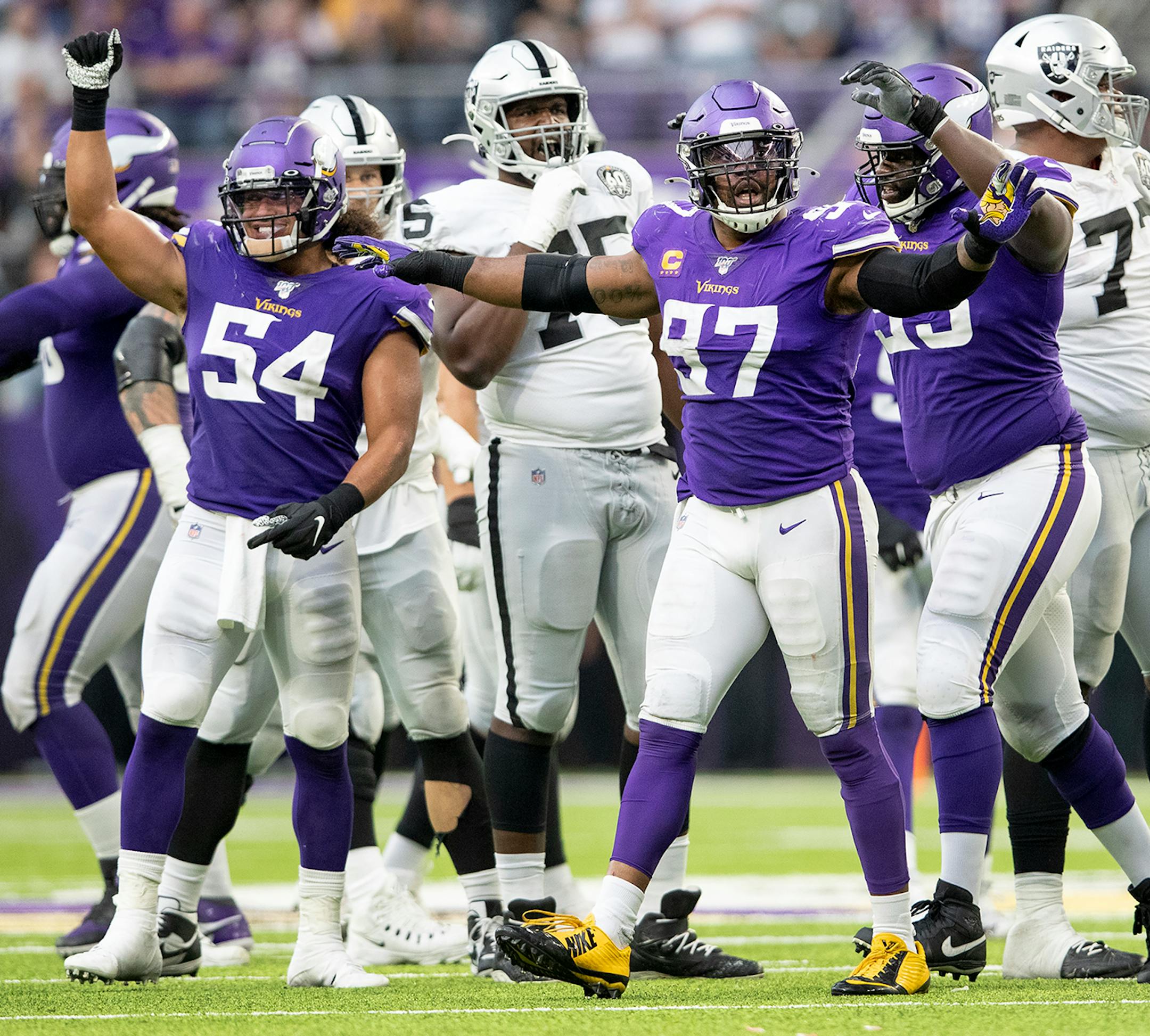 Minnesota Vikings' Everson Griffen (7) reacted to a missed field goal attempt by Oakland Raiders kicker Daniel Carlson in the fourth quarter.