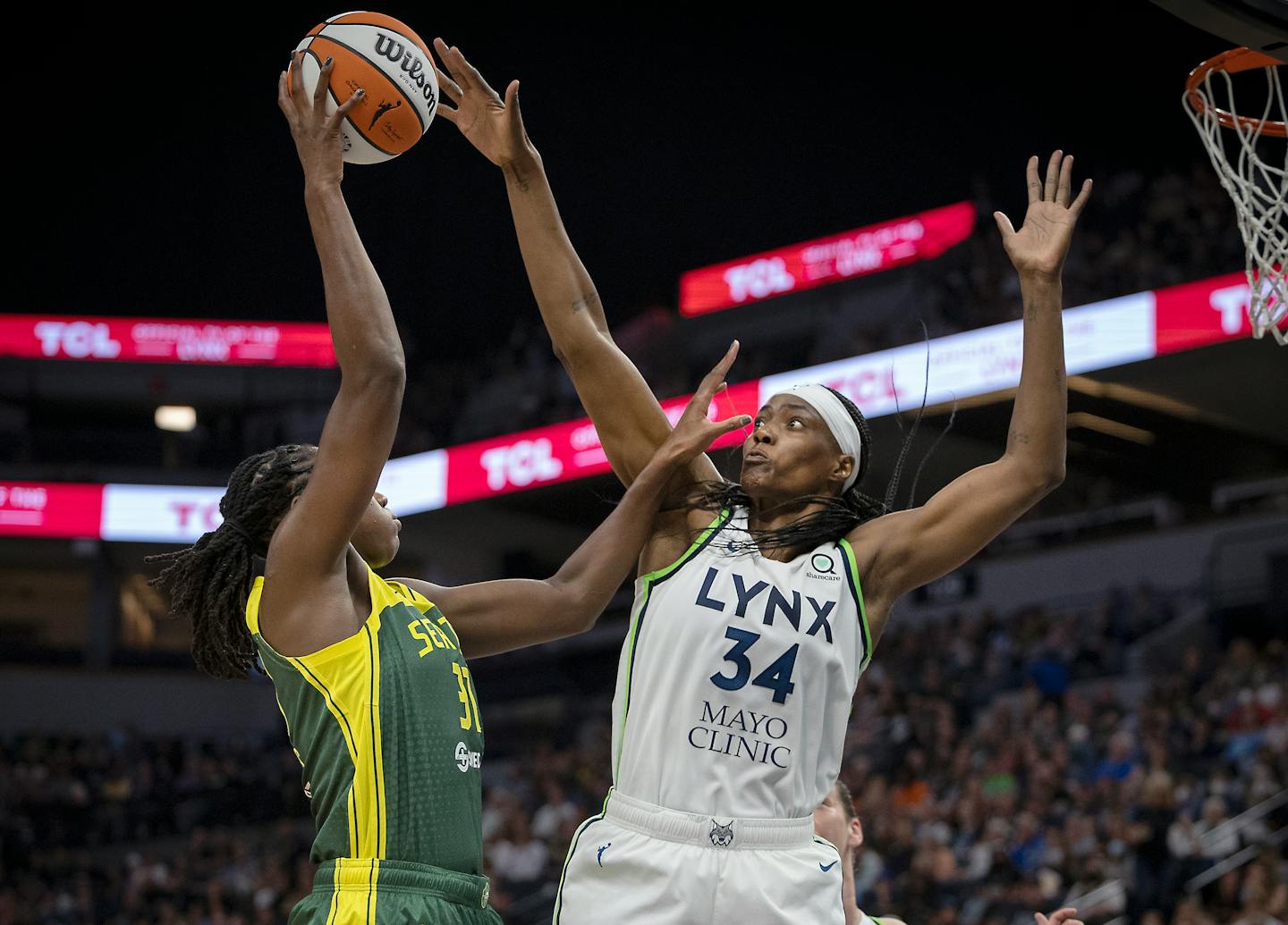 Sylvia 2025 fowles dunk