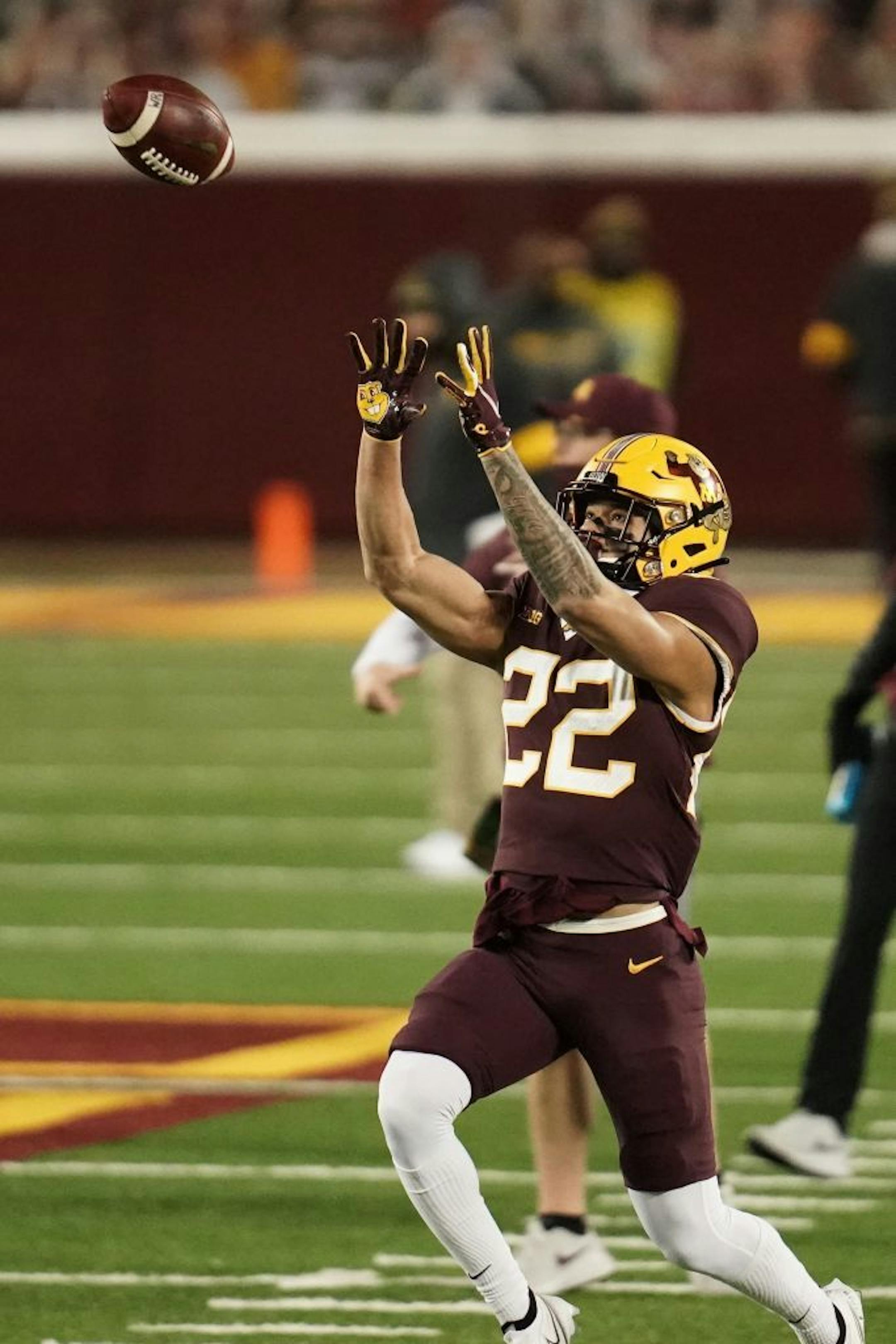 Minnesota Gophers wide receiver Mike Brown-Stephens (22) warmed up before the game.
