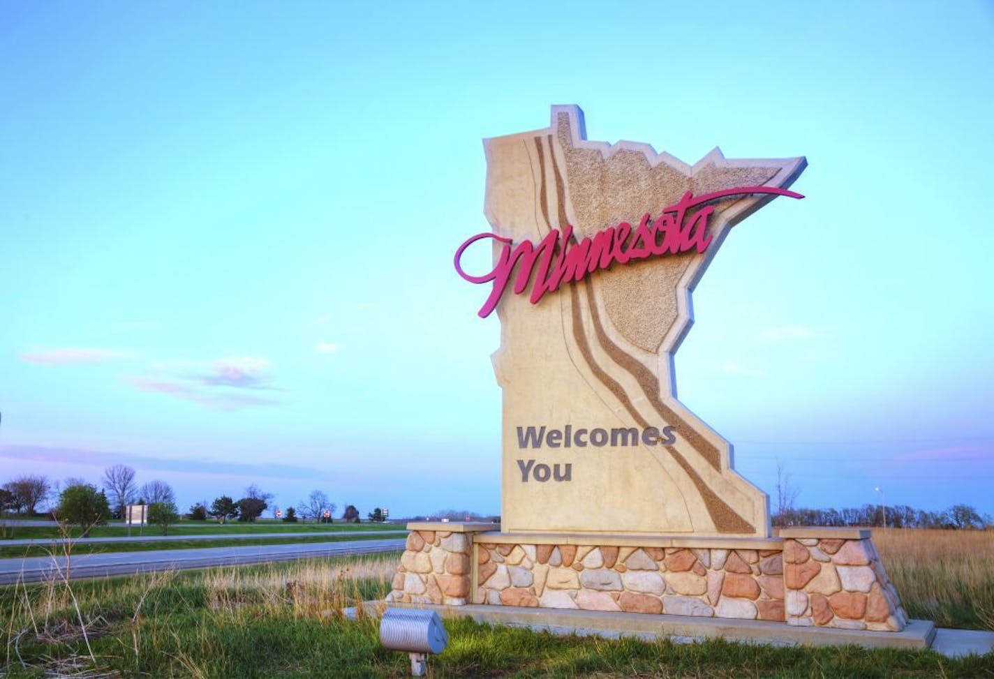 Minnesota welcomes you sign at the state border