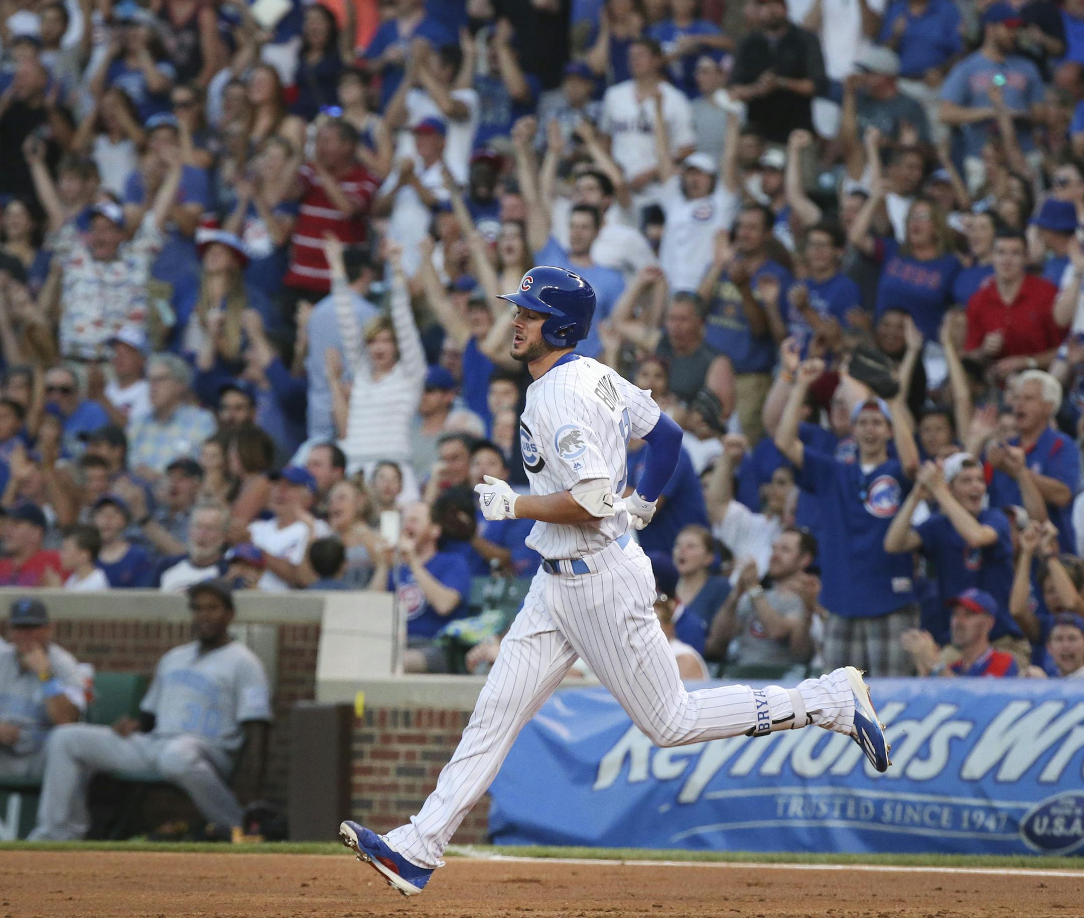 Chicago Cubs third baseman Kris Bryant (17) rounds the bases after his home run during the third inning on Sunday, June 19, 2016, at Wrigley Field in Chicago. (Nuccio DiNuzzo/Chicago Tribune/TNS) ORG XMIT: 1186300
