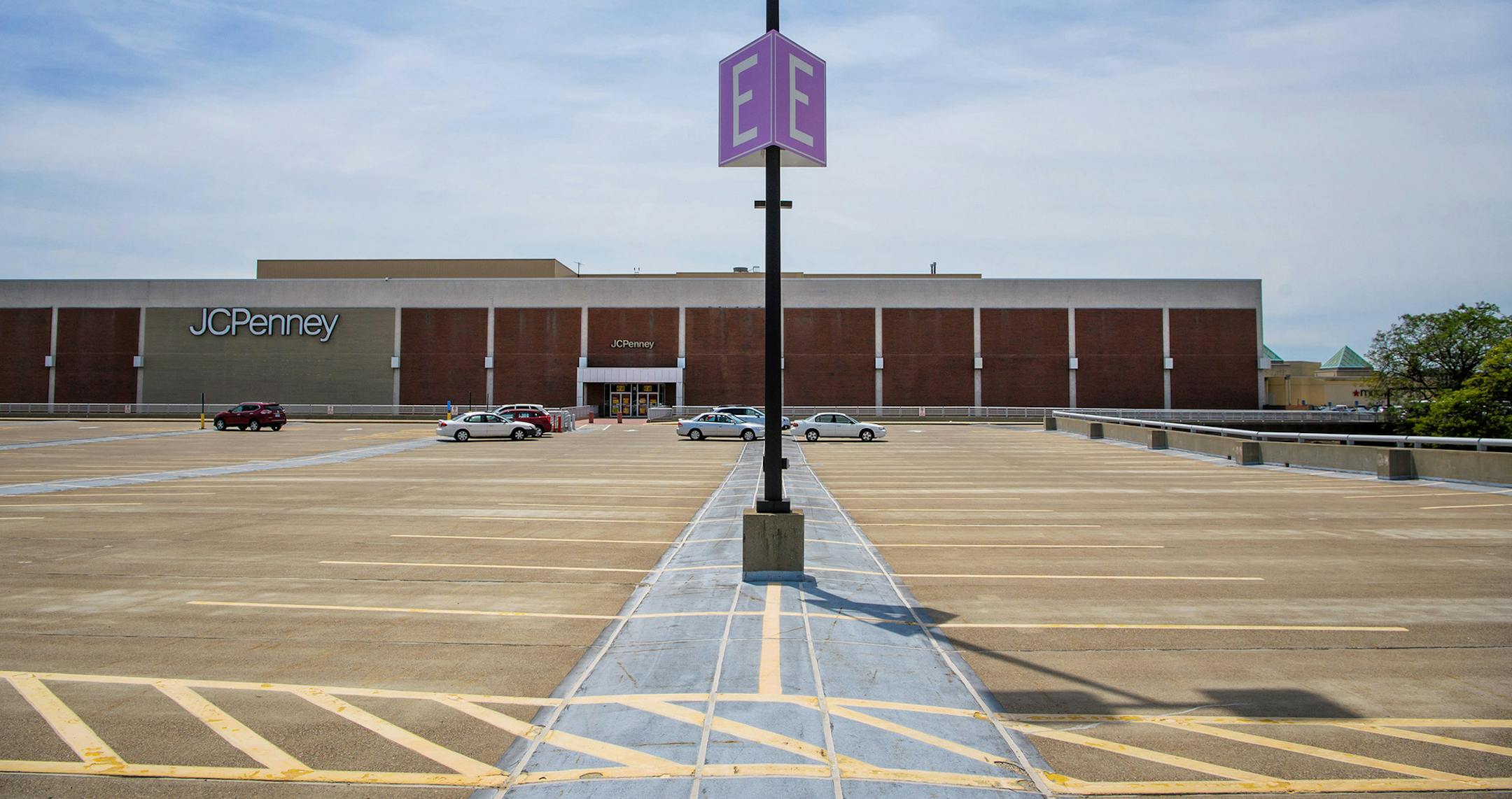 Southdale Mall in Edina on a Tuesday afternoon. ] GLEN STUBBE &#xef; glen.stubbe@startribune.com Tuesday June 27, 2017 The American shopping mall is the midst of one of its biggest existential crises since the concept was first planted here in Minnesota decades ago. A large number of mall-based retailers such as Gymboree, Rue21, Wet Seal, The Limited and others have filed for bankruptcy and are closing stores. Others that remain are on the verge of bankruptcy. Anchor stores such as Macy's, Sears