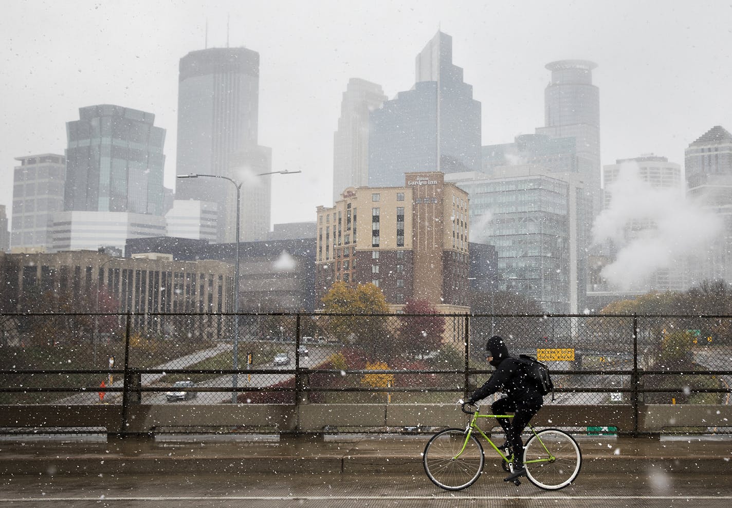 A view of downtown Minneapolis from the 15th Street bridge during the first snow of the season. ] LEILA NAVIDI &#xef; leila.navidi@startribune.com BACKGROUND INFORMATION: First snow of the season in Minneapolis on Friday, October 27, 2017.