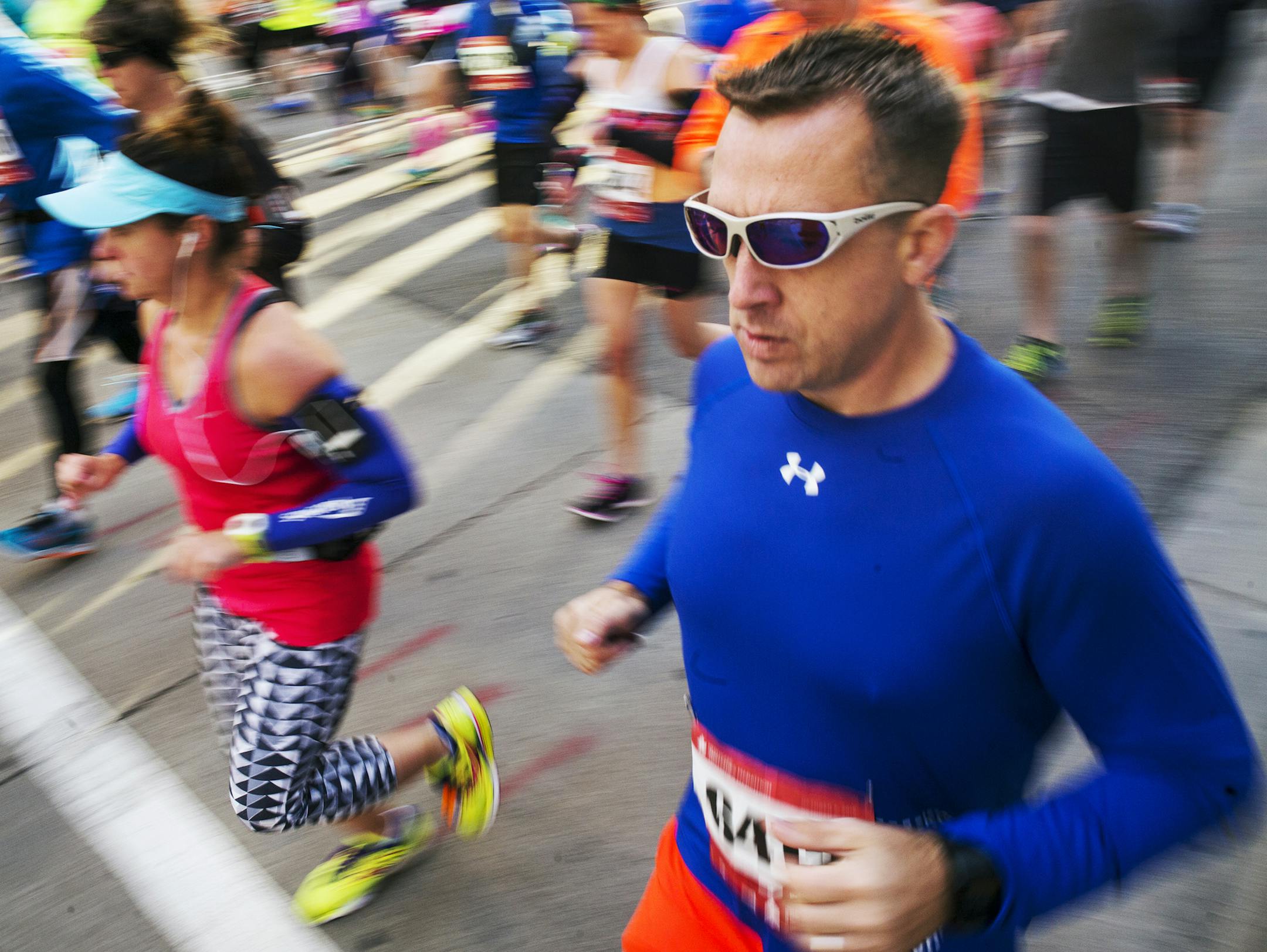 At the start of the Medtronics Twin Cities Marathon, runners are off on the course.] Richard Tsong-Taatarii/rtsong-taatarii@startribune.com