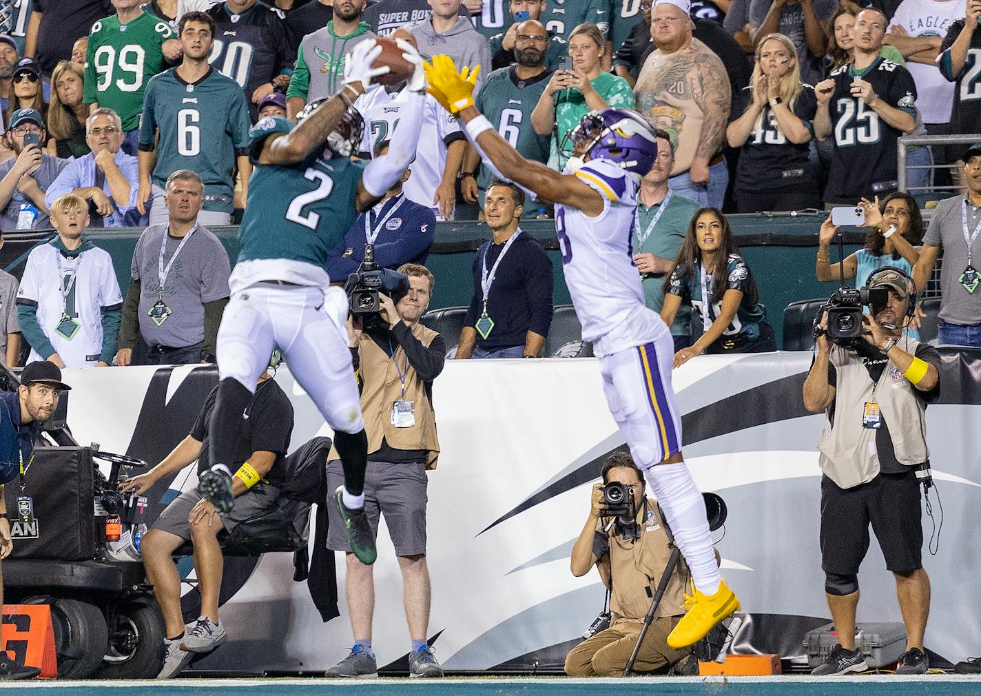 Darius Slay (2) of the Philadelphia Eagles intercepts a pass intended for Justin Jefferson (18) of the Minnesota Vikings in the fourth quarter Monday, September 19, 2022, at Lincoln Financial Field in Philadelphia. ] CARLOS GONZALEZ • carlos.gonzalez@startribune.com