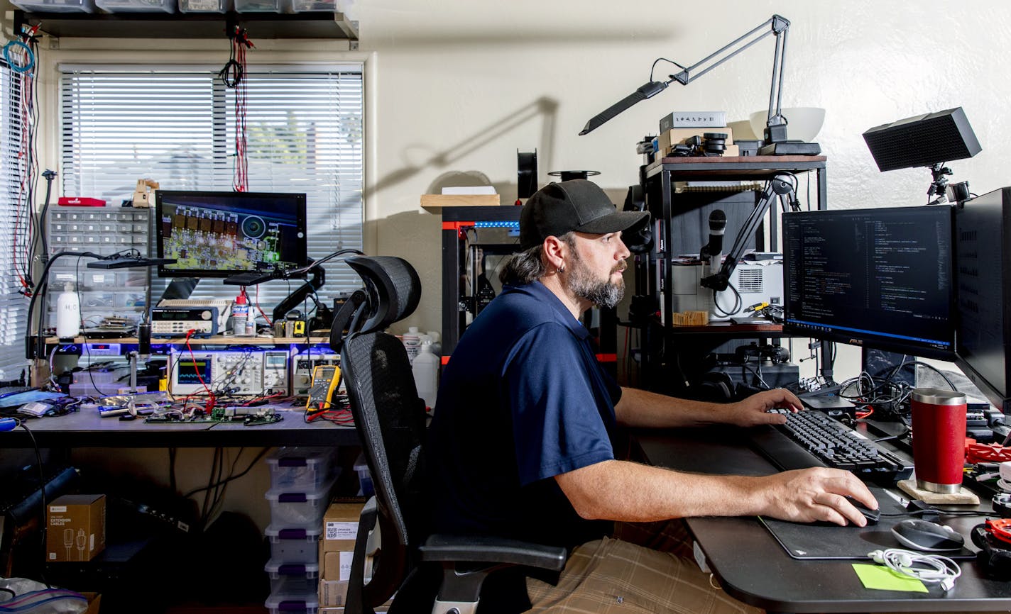 Aaron Loar, an engineer at Natron Energy, works from his home in Berkeley, Calif., on Oct. 16, 2020. The start-up is building a new kind of battery, a process that requires a lot of equipment. (Cayce Clifford/The New York Times) ORG XMIT: XNYT111