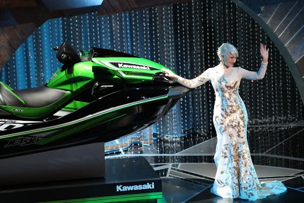 Helen Mirren displayed the Jet Ski that Jimmy Kimmel promised to whoever gives the shortest speech.