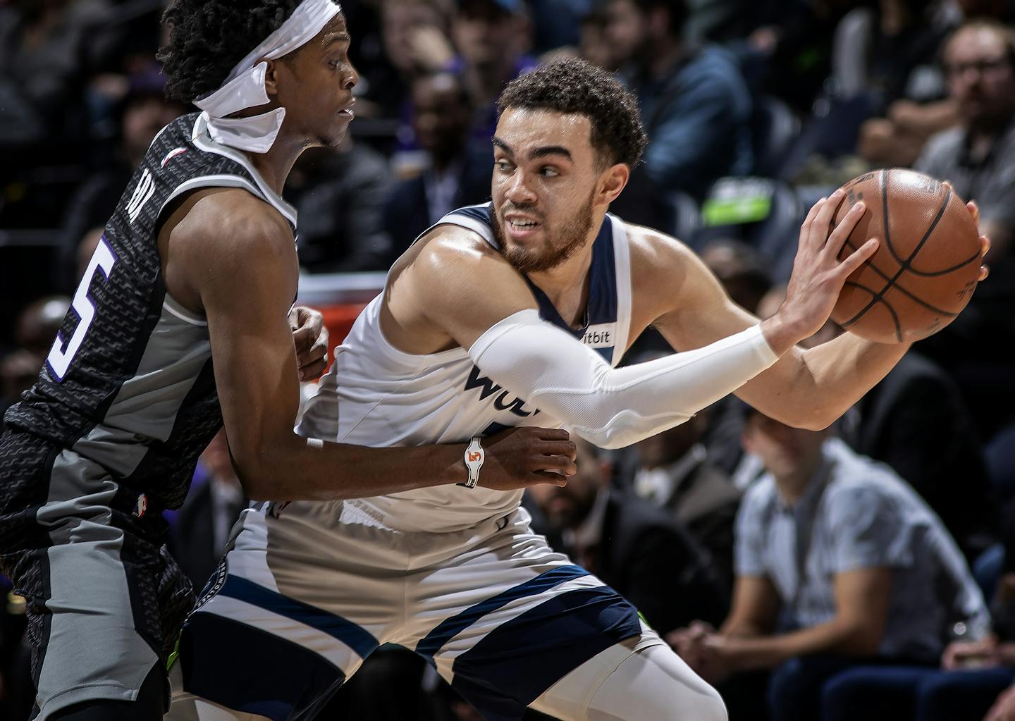 D'Angelo Russell's decision to join Golden State might open up room for Wolves point guard Tyus Jones (right) to come back. ] CARLOS GONZALEZ &#x2022; cgonzalez@startribune.com &#x2013; Minneapolis, MN &#x2013; February 25, 2019, Target Center, NBA, Minnesota Timberwolves vs. Sacramento Kings