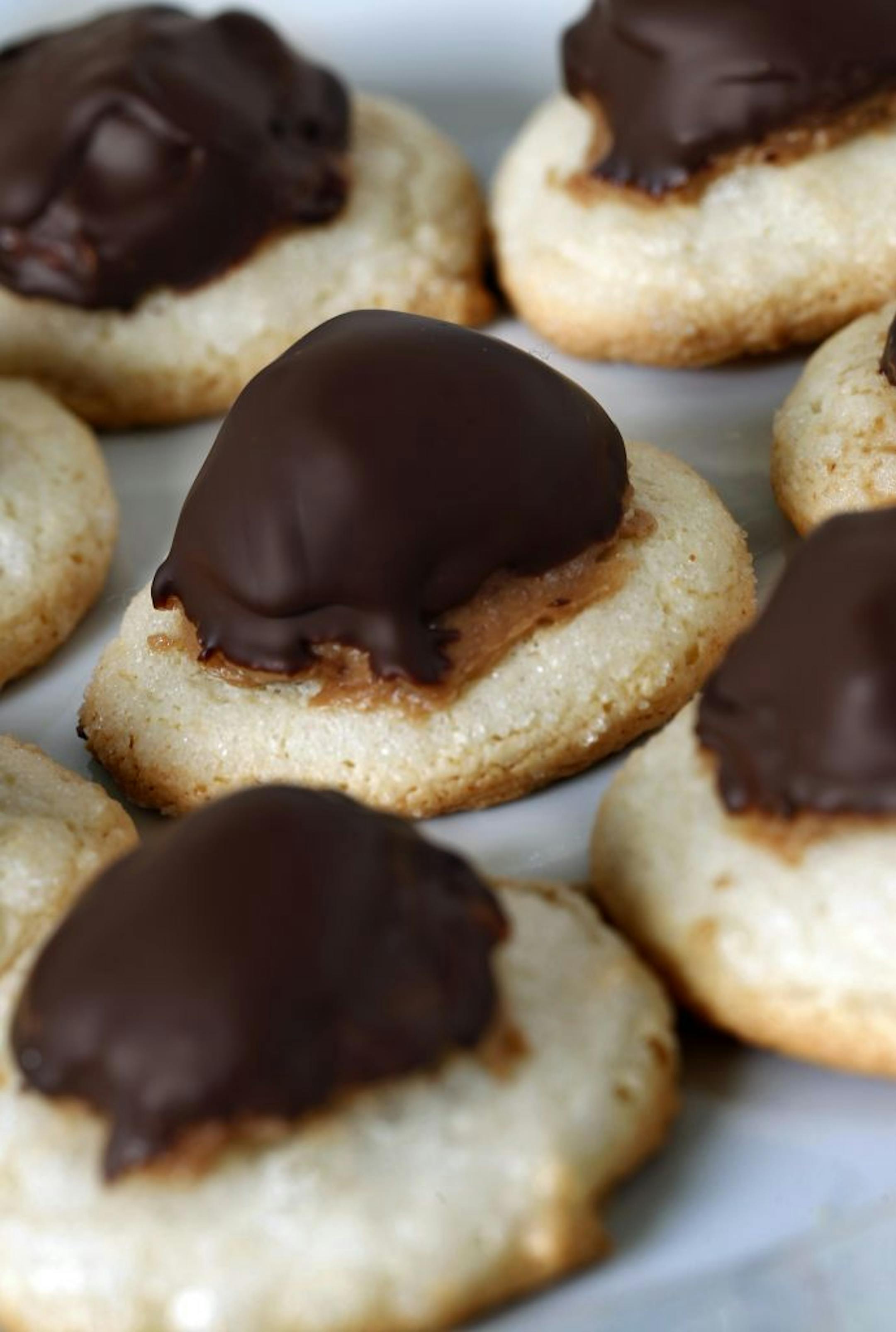 The 10 year winner a swedish based cookie. ___ 10th annual cookie contest for the Star Tribune Taste section…For the 10th anniversary of the holiday cookie contest, we have 4 pastry chefs who will evaluate the 10 first place winners from the past and choose the best-of-the-best cookies [ TOM WALLACE • TOM.WALLACE@startribune.com _ Assignments #20026321A_ Monday 11/19/2012_ SLUG: pastry1129 _ EXTRA : The chef are: Steve Horton of Rustica, Adrienne Odom of Parasole, Diane Yang of La Belle Vie and