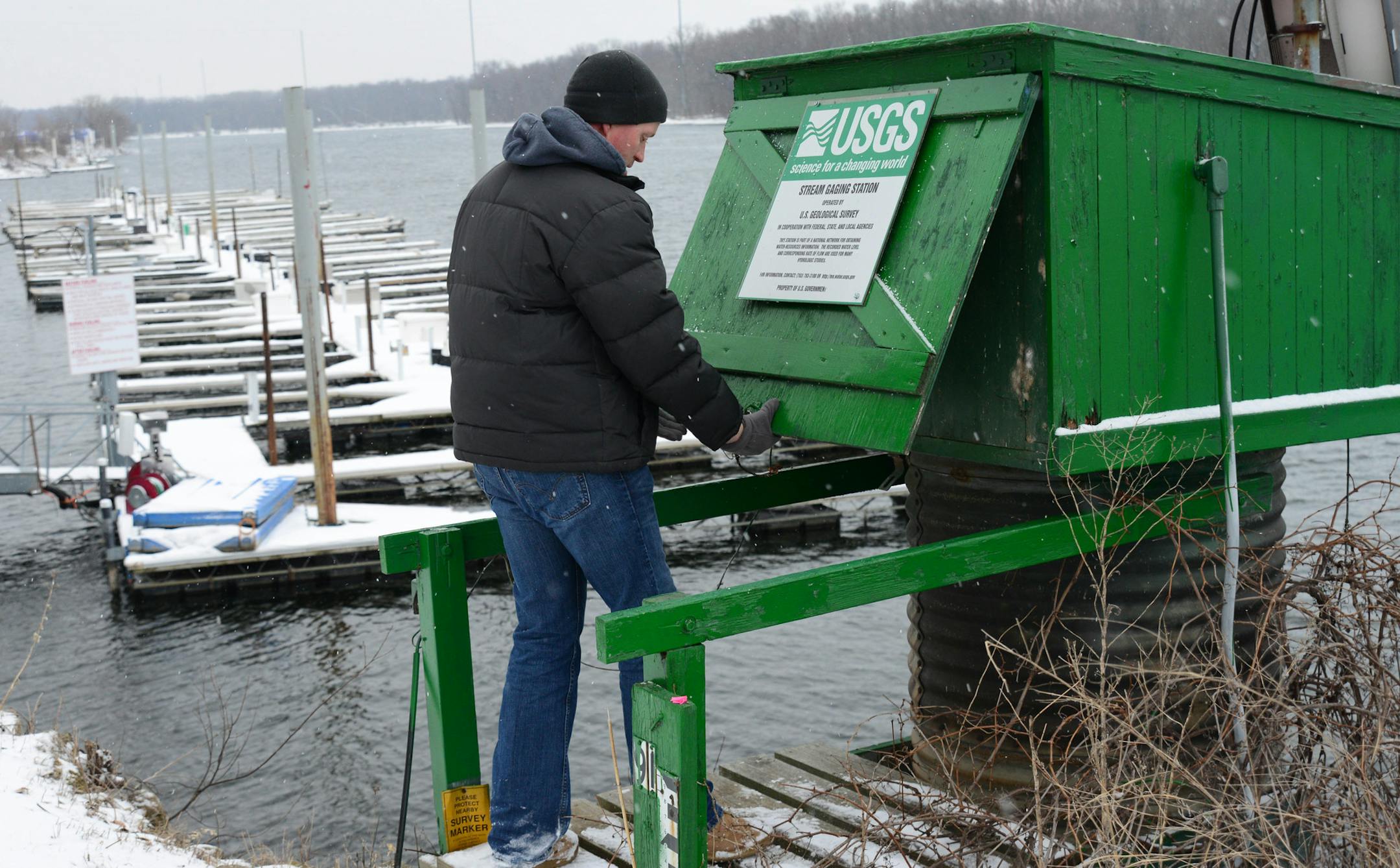 Bill Odell of the U.S. Army Corps of Engineers checked a gauge on the Mississippi River on Thursday at Prescott, Wis.