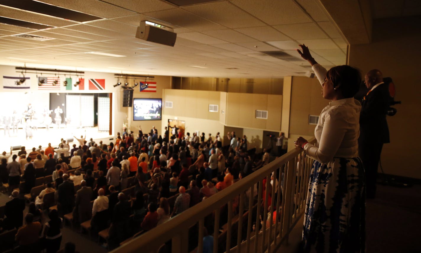 Former Minnesota Vikings quarterback Randall Cunningham leads his church in service Sunday, April 24, 2016, in Las Vegas in Las Vegas. (Isaac Brekken for the StarTribune)