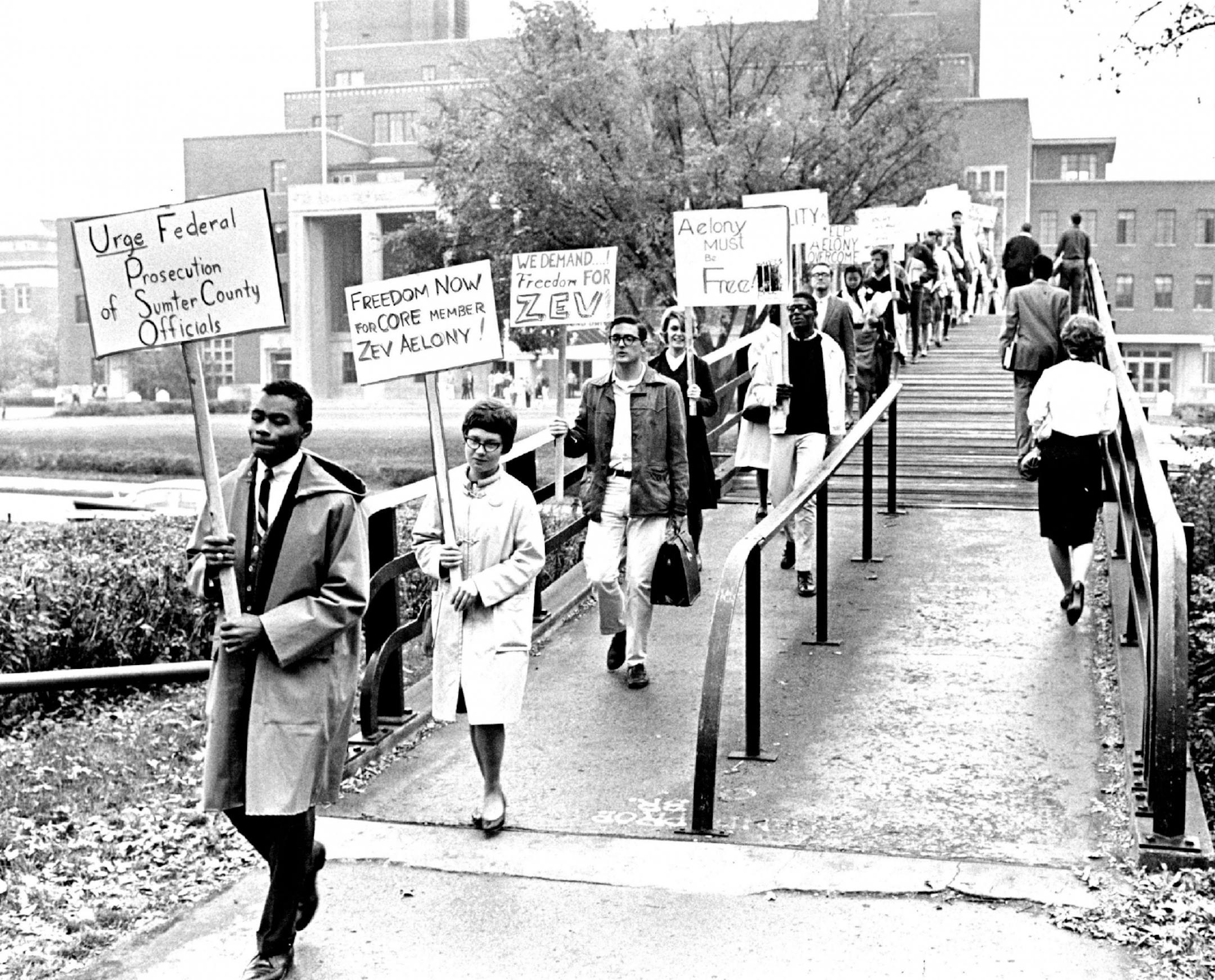October 18, 1963 Eugene Hill (foreground), President of Students for Integration, and sandy Fangmeier, Vice president, Carried signs in a silent protest at the university of Minnesota Mall Thursday. Some 35 students paraded before filing into Northrop Auditorium to hear Mortimer J. Adler's lecture on freedom. The students said they were Protesting the jailing of university graduate Zev Aelony in Georgia, Who has been held without bond since Aug. 17 on Charges of attempting to incite insurrection