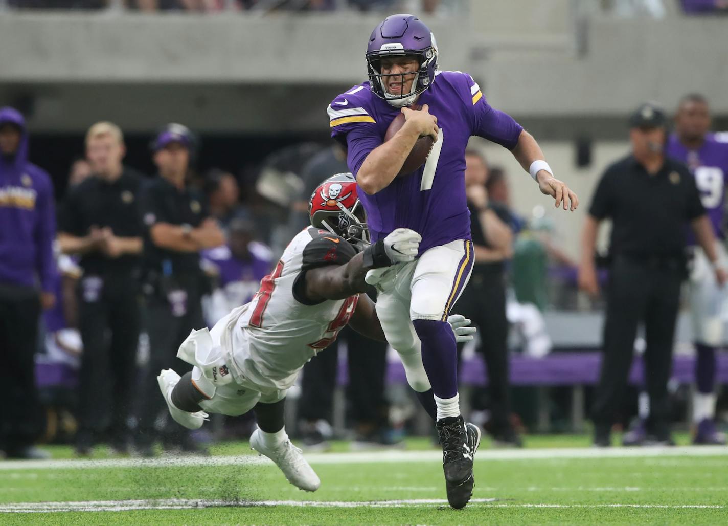 Minnesota Vikings quarterback Case Keenum (7) picked up a first down as Tampa Bay Buccaneers outside linebacker Lavonte David (54) missed a tackle in the forth quarter at U.S. Bank Stadium Sunday September 24,2017 in Minneapolis ,MN.