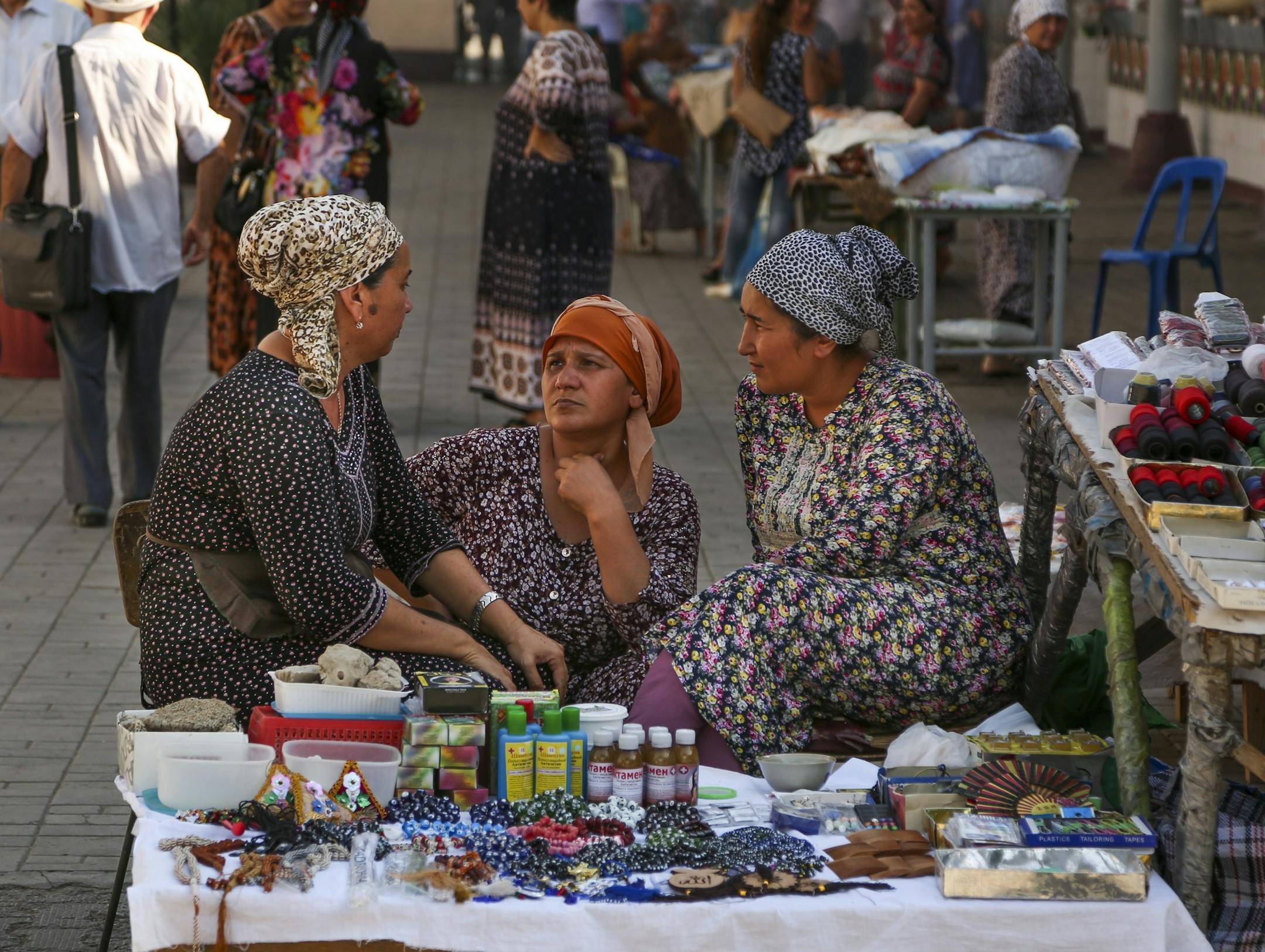 Street vendors talk at a market in Tashkent, Uzbekistan, Wednesday, Aug. 31, 2016. Uzbekistan's prime minister led the nation's Independence Day celebration Wednesday in the capital of Tashkent as President Islam Karimov remained hospitalized. (AP Photo) ORG XMIT: MOSB111