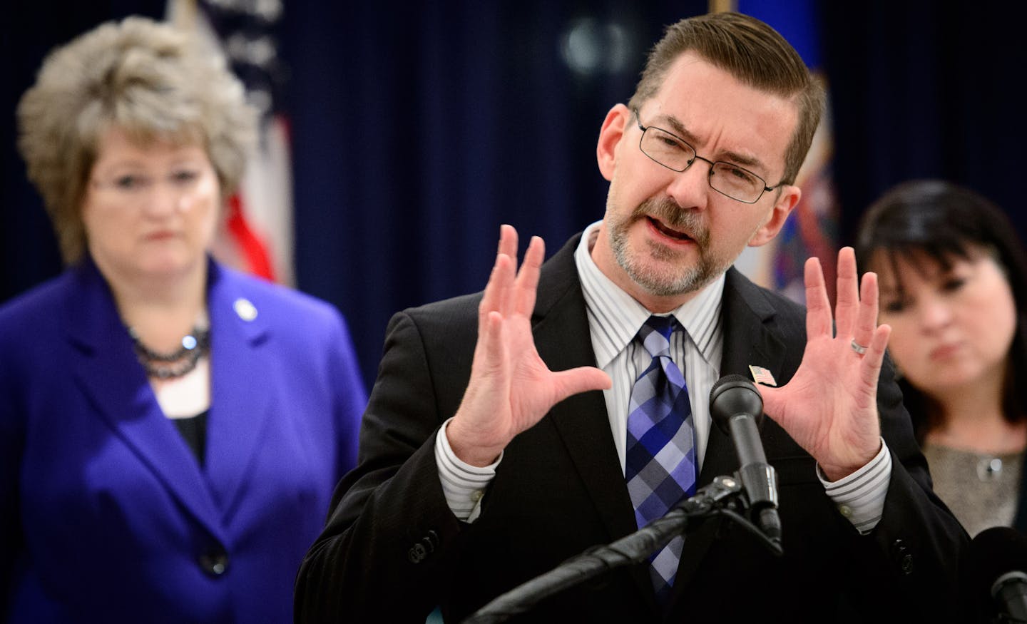 Senator Scott Dibble unveiled the Senate's transportation finance bill today at a Capitol press conference. Behind him are committee members Sen. Vicki Jensen and Sen. Susan Kent. ] GLEN STUBBE * gstubbe@startribune.com Monday, January 12, 2015 Senator Scott Dibble (DFL - Minneapolis) Chair of the Senate Transportation and Public Safety Committee, unveiled the Senate transportation finance bill, a comprehensive bill to address Minnesota&#x2019;s transportation needs now and into the future. The