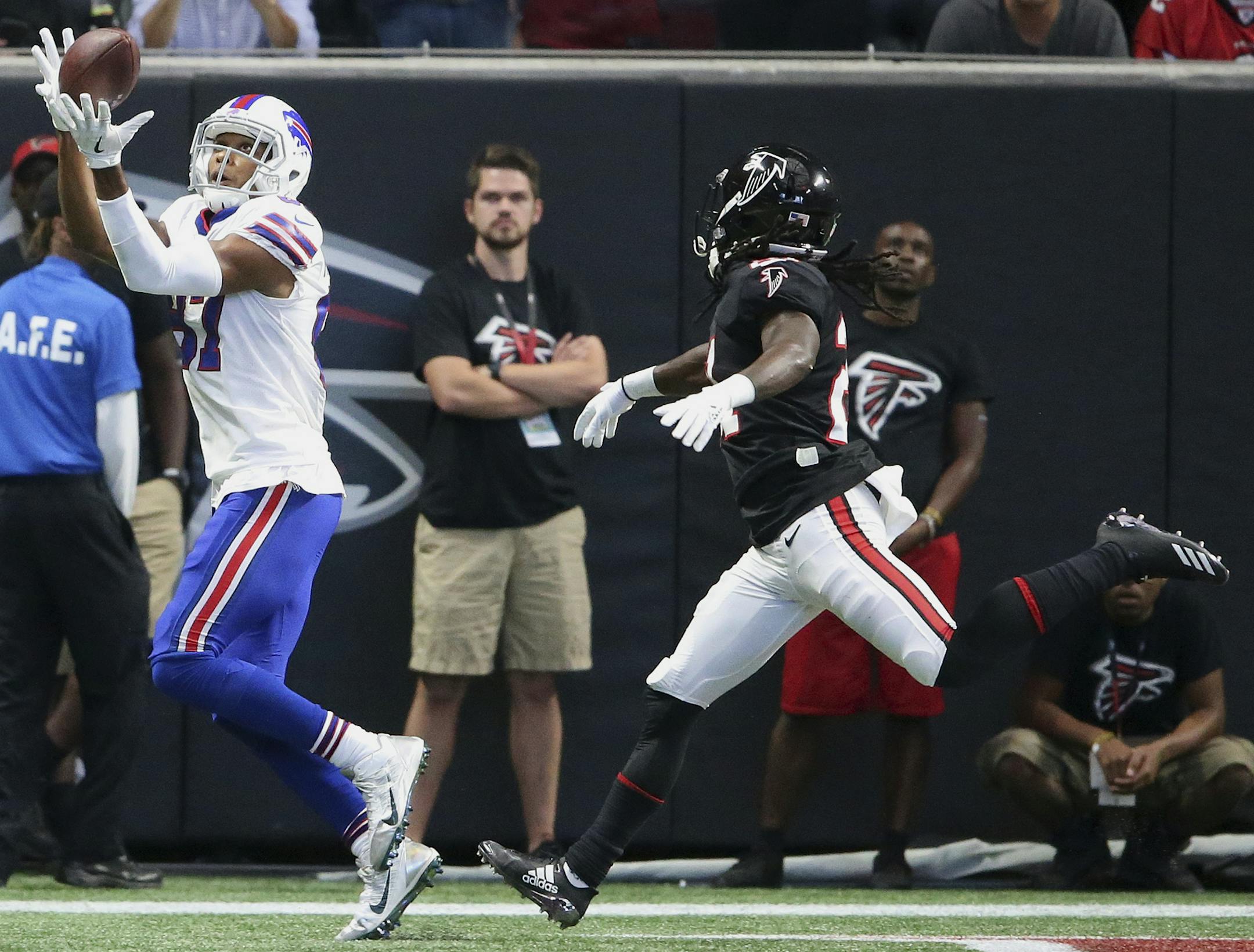 Buffalo Bills wide receiver Jordan Matthews (87) makes a touchdown catch against Atlanta Falcons cornerback Desmond Trufant (21) during the first half of an NFL football game, Sunday, Oct. 1, 2017, in Atlanta. (AP Photo/John Bazemore)