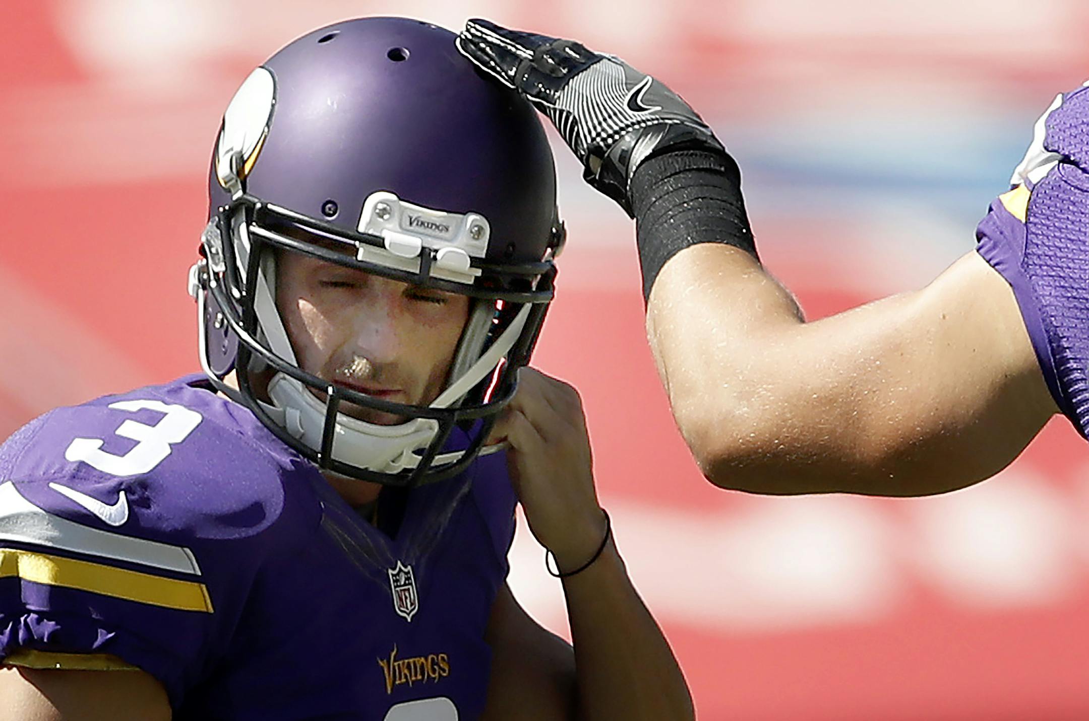 Vikings kicker Blair Walsh (3) after missing an extra point attempt in the third quarter. ] CARLOS GONZALEZ cgonzalez@startribune.com - September 11, 2016, Nashville, TN, Nissan Stadium, NFL, Minnesota Vikings vs. Tennessee Titans