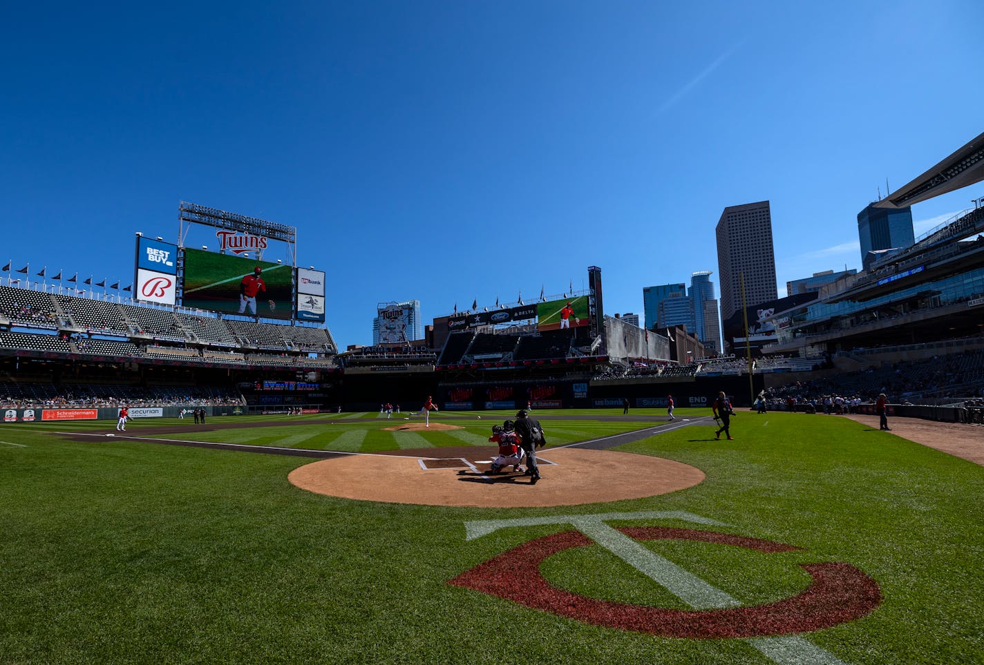 Minnesota Twins pitcher Louie Varland warmed up in the first inning Thursday, September 29, 2022, at Target Field in Minneapolis, Minn. ] CARLOS GONZALEZ • carlos.gonzalez@startribune.com.