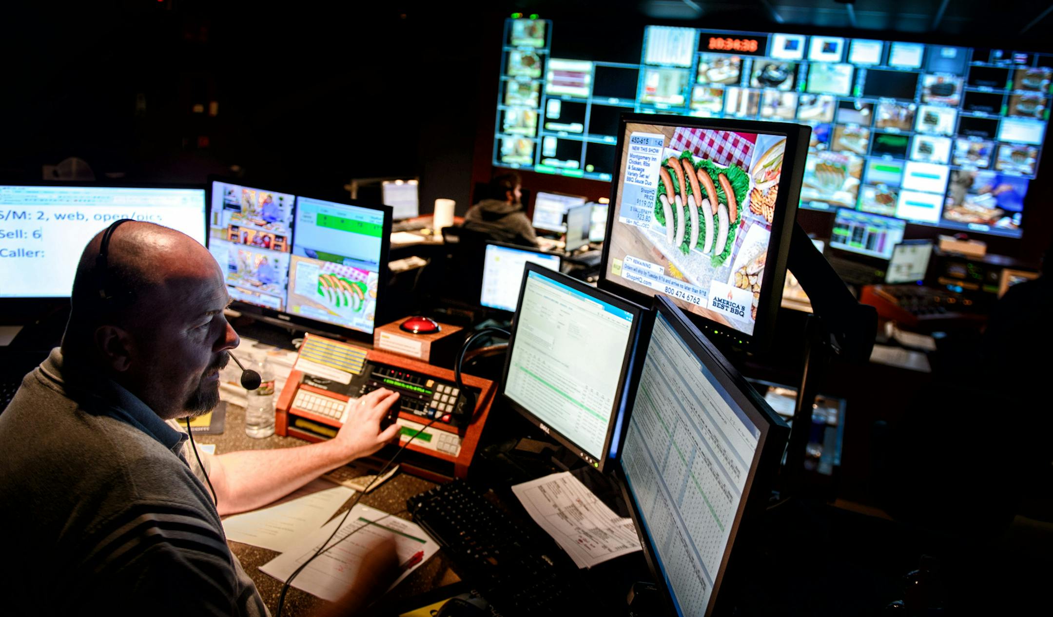 ValuVision line producer Mike Strand in the company's Eden Prairie control room. ] Eden Prairie , MN -- , Tuesday, September 9, 2014. GLEN STUBBE * gstubbe@startribune.com