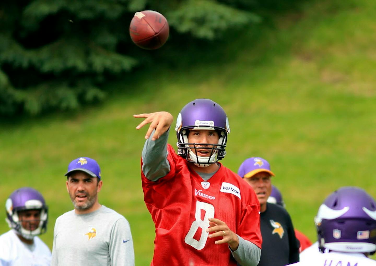 Minnesota Vikings quarterback Sam Bradford (8) throws during NFL football practice, Tuesday, June 13, 2017, in Eden Prairie, Minn. (AP Photo/Andy Clayton-King)