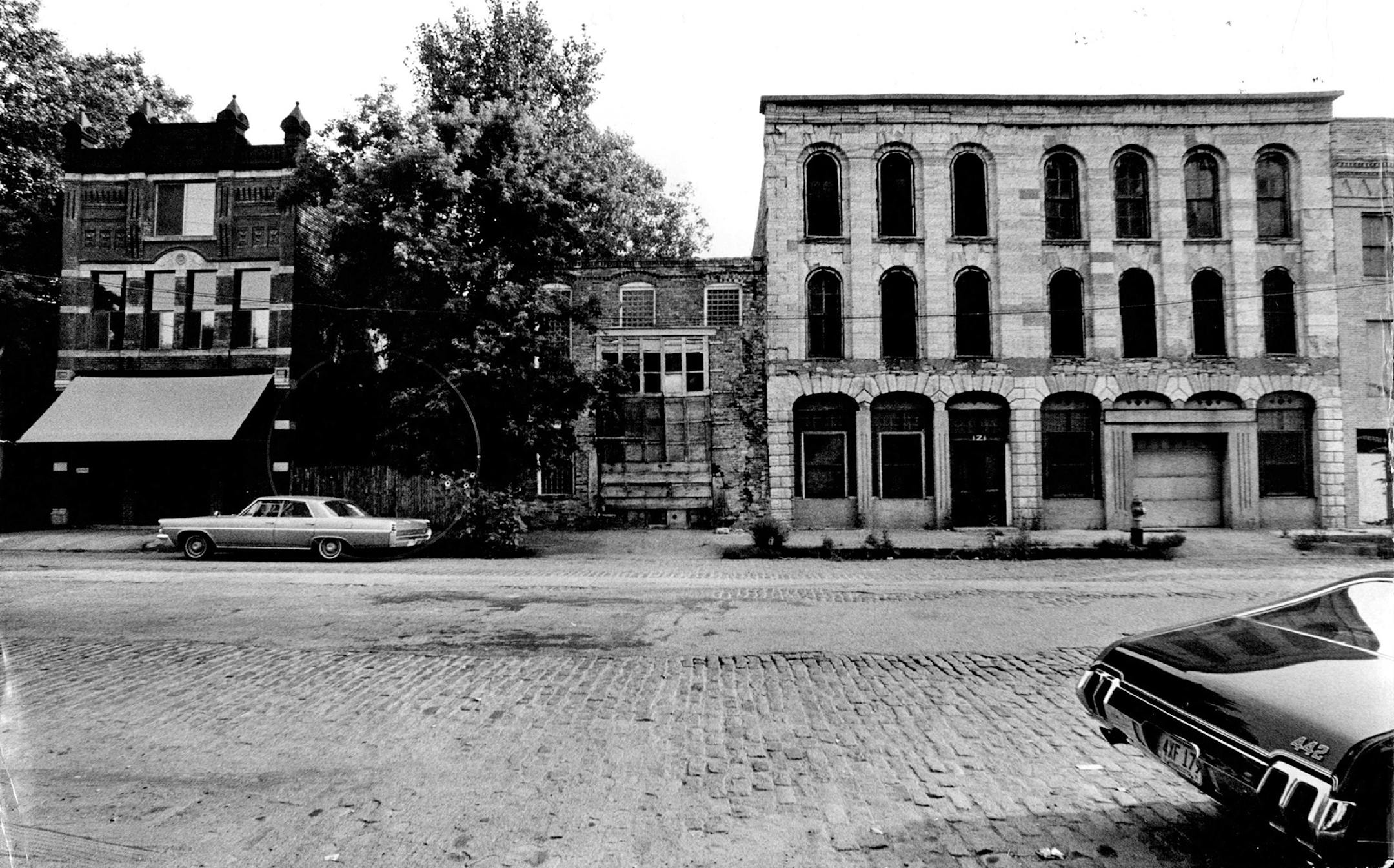 August 21, 1972 Tom Attridge Lives In A Trailer Behind Fence (circle)-There isn't much history left on old Main St. Main St. in Minneapolis n't a very impressive thoroughfare. By all rights, it should be a thriving avenue lined With shops or showplaces. Minneapolis Star Tribune ORG XMIT: MIN2015011211474271