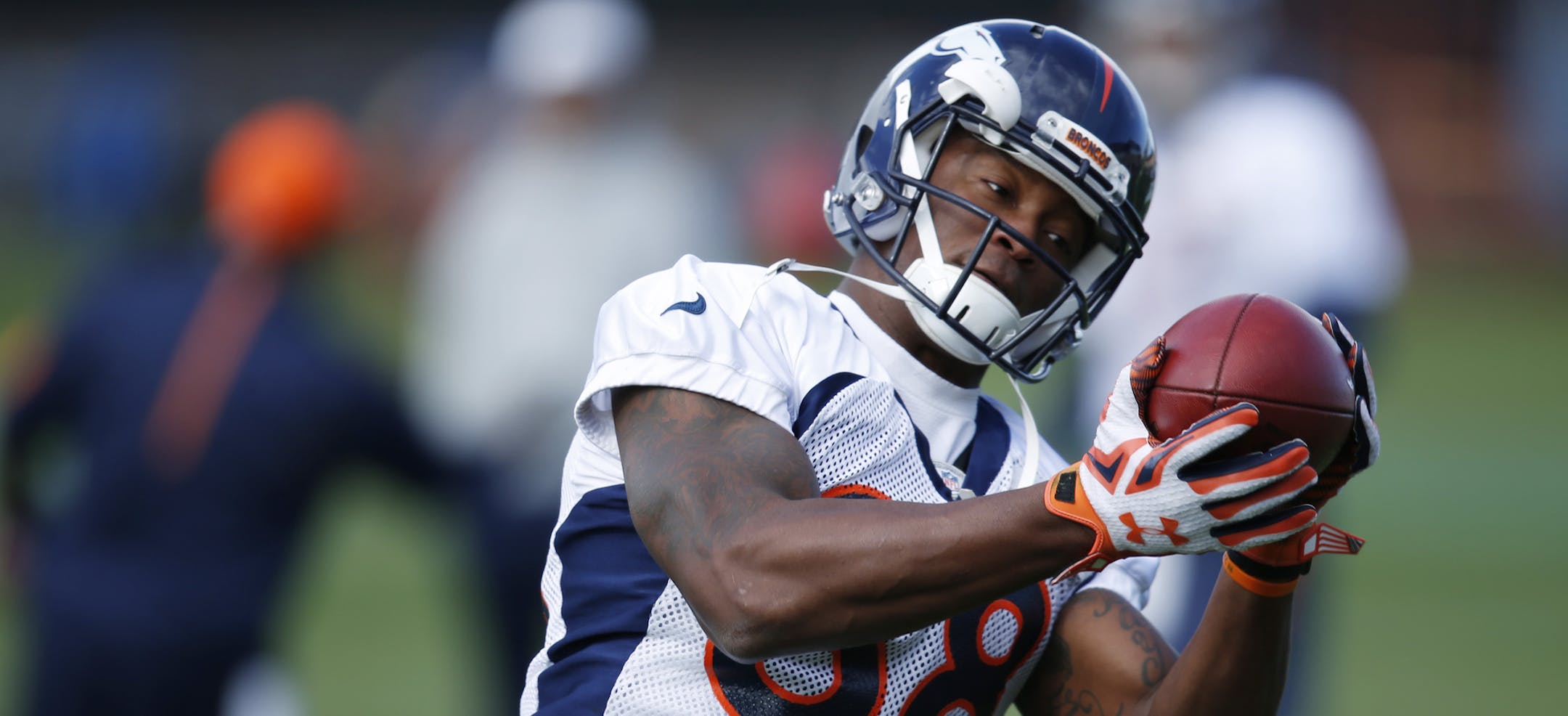 Denver Broncos wide receiver Demaryius Thomas pulls in pass during an NFL football practice session at the team's headquarters Wednesday, Nov. 4, 2015, in Englewood, Colo. (AP Photo/David Zalubowski)