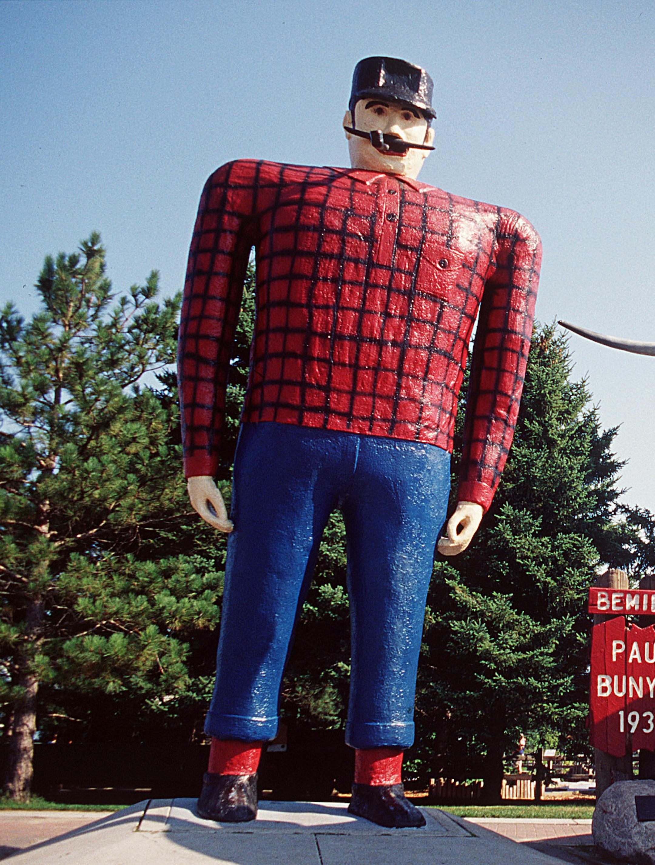 Paul Bunyan and Babe, Bemidji MNHIST0511icons ORG XMIT: MIN2013043012361556