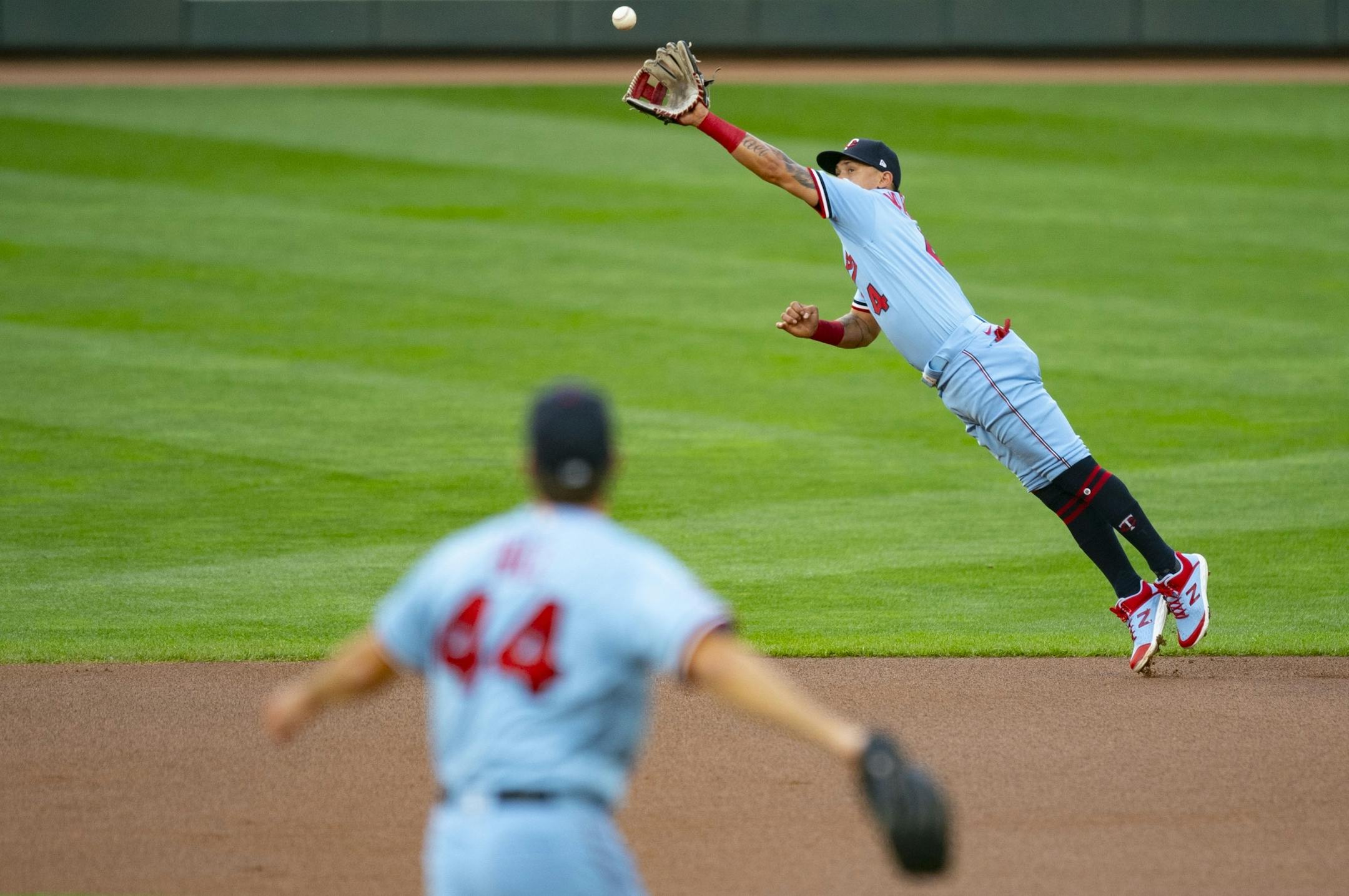 Minnesota Twins second baseman Ildemaro Vargas (4) dove for a fly ball in the first inning against the Brewers on Wednesday.