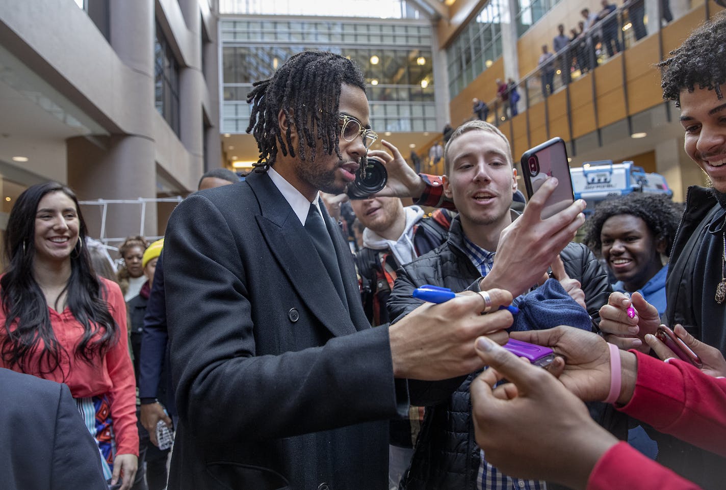 New Minnesota Timberwolves D'Angelo Russel was flooded with fans wanting an autograph after a press conference at the City Center, Friday, February 7, 2020 in Minneapolis, MN. ] ELIZABETH FLORES &#x2022; liz.flores@startribune.com