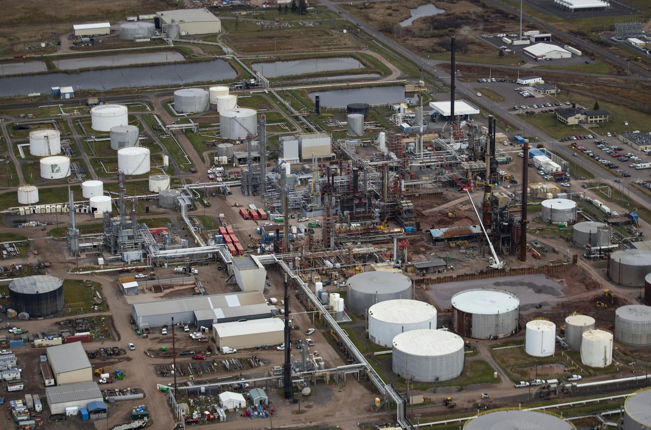FILE-Construction on the Husky Energy oil refinery seen from an airplane in October 2019. ALEX KORMANN • alex.kormann@startribune.com