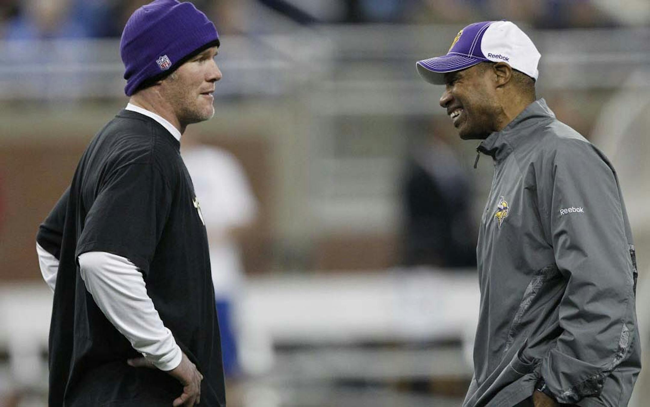Leslie Frazier and Brett Favre before the Lions game.