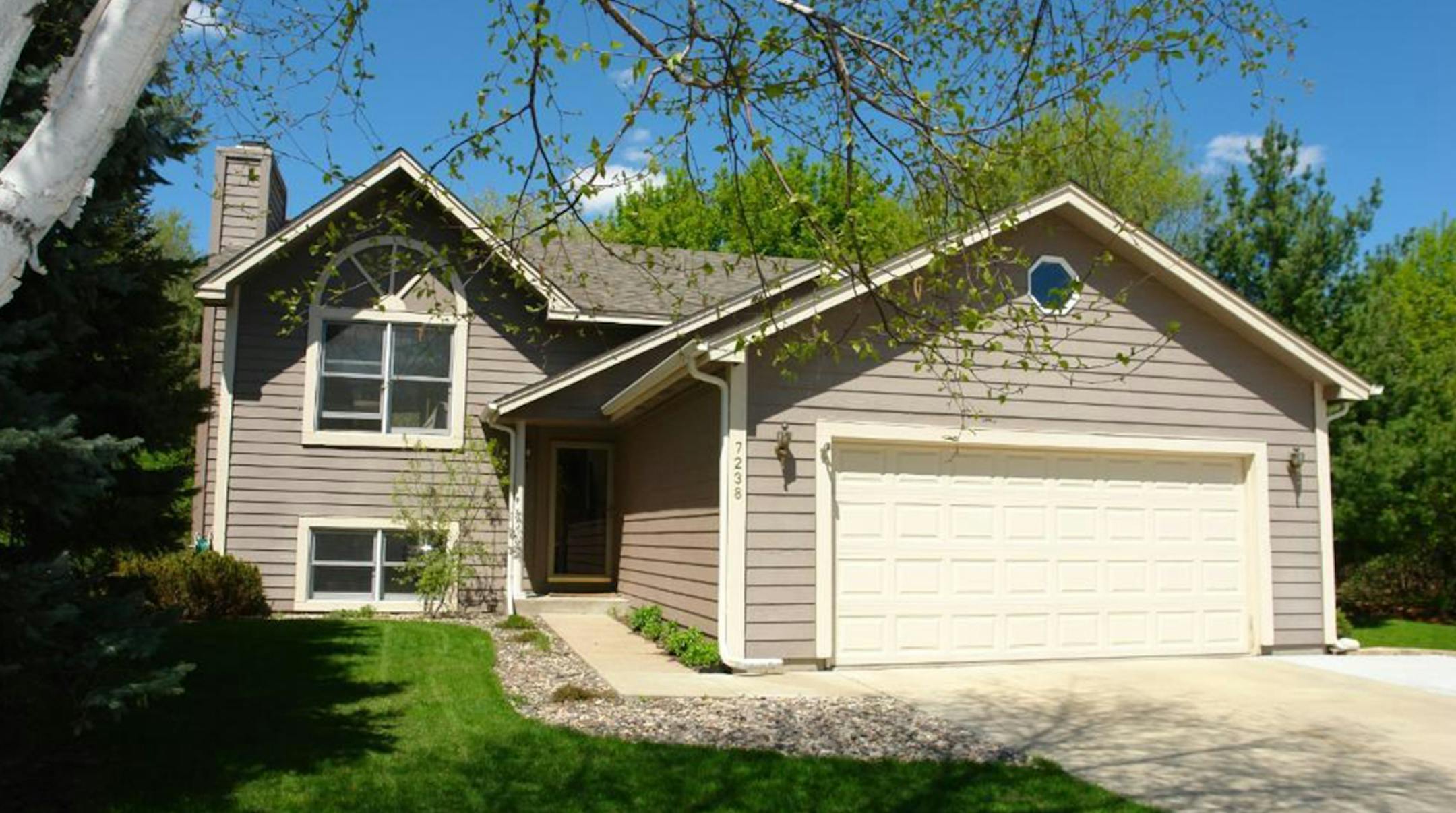 Eden Prairie
Built in 1989, this four-bedroom, two-bath house has 1,941 finished square feet and features vaulted ceilings, two fireplaces, hardwood floors, formal dining room, eat-in kitchen with granite countertops and stainless steel appliances, full finished basement, deck and fenced yard. Listed by Jeff Martineau, Coldwell Banker Burnet, 952-210-2626.