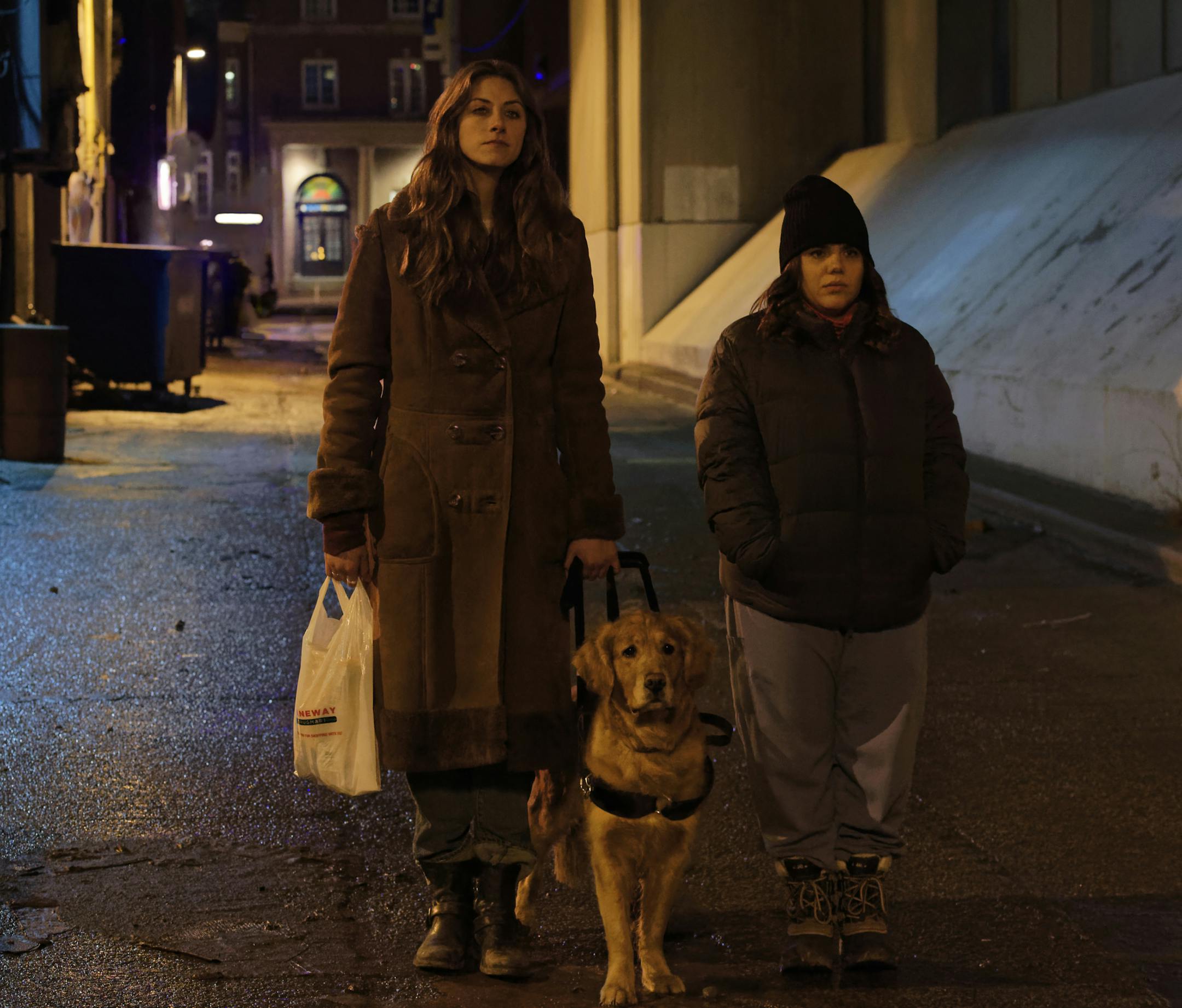 In The Dark -- "Pilot" -- Image Number: ITD101d_0231.jpg -- Pictured (L-R): Perry Mattfeld as Murphy and Brooke Markham as Jess -- Photo: Ben Mark Holzberg/The CW -- Ã?Â© 2018 The CW Network, LLC. All Rights Reserved.