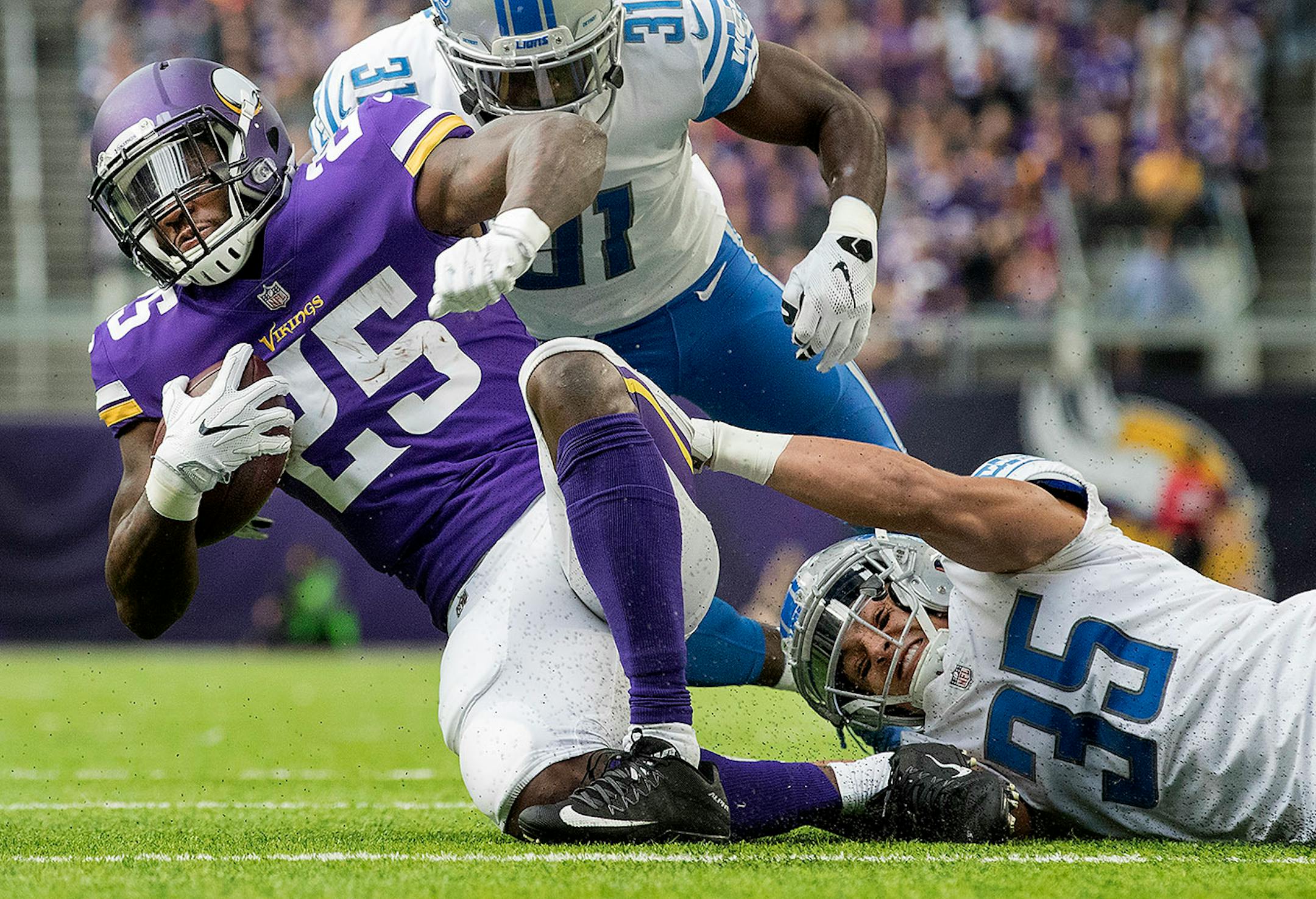 Minnesota Vikings running back Latavius Murray (25) during a run in the fourth quarter.