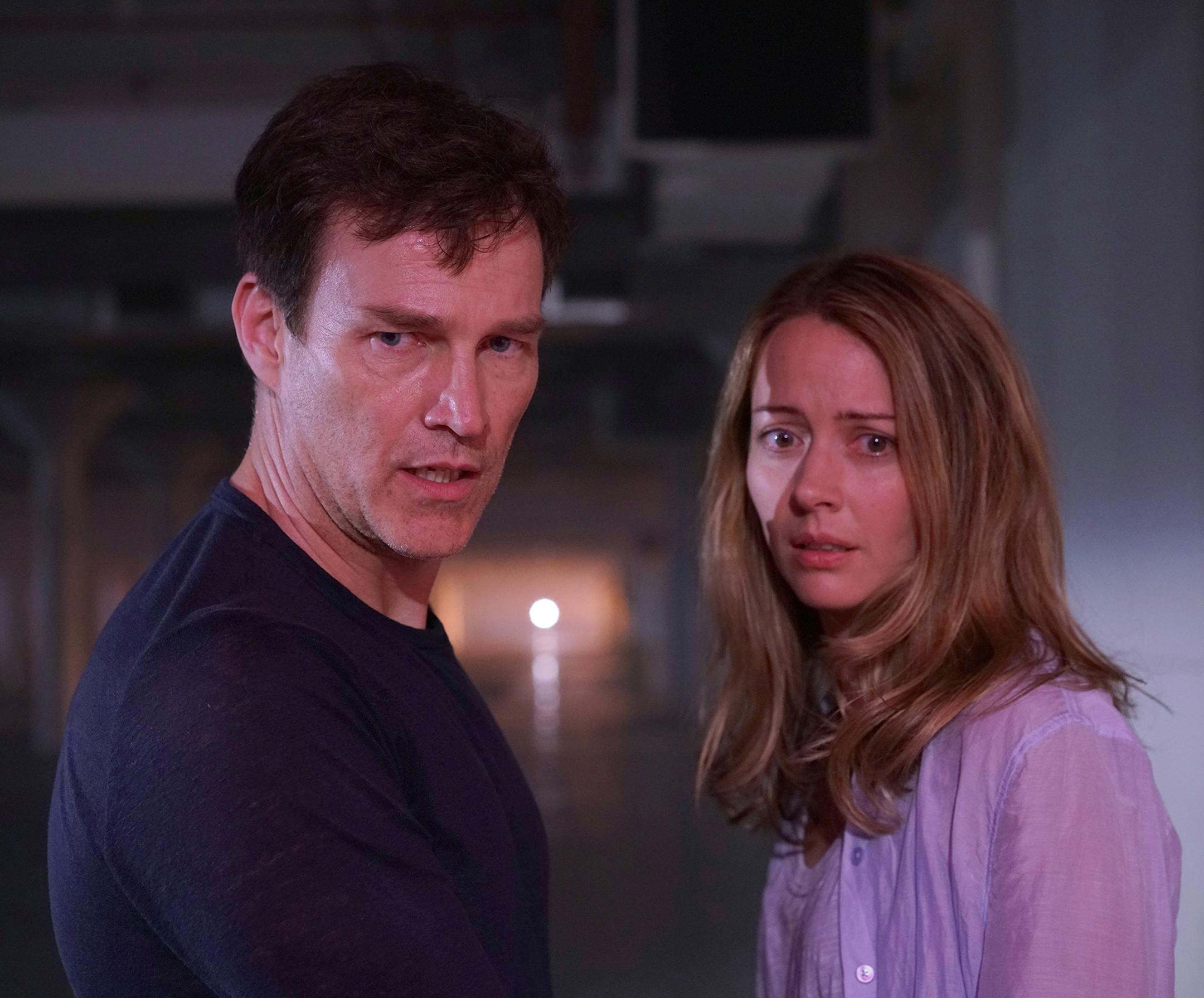 THE GIFTED: L-R: Stephen Moyer and Amy Acker in THE GIFTED premiering premiering Monday, Oct. 2 (9:00-10:00 PM ET/PT) on FOX. ©2017 Fox Broadcasting Co. Cr: Ryan Green/FOX