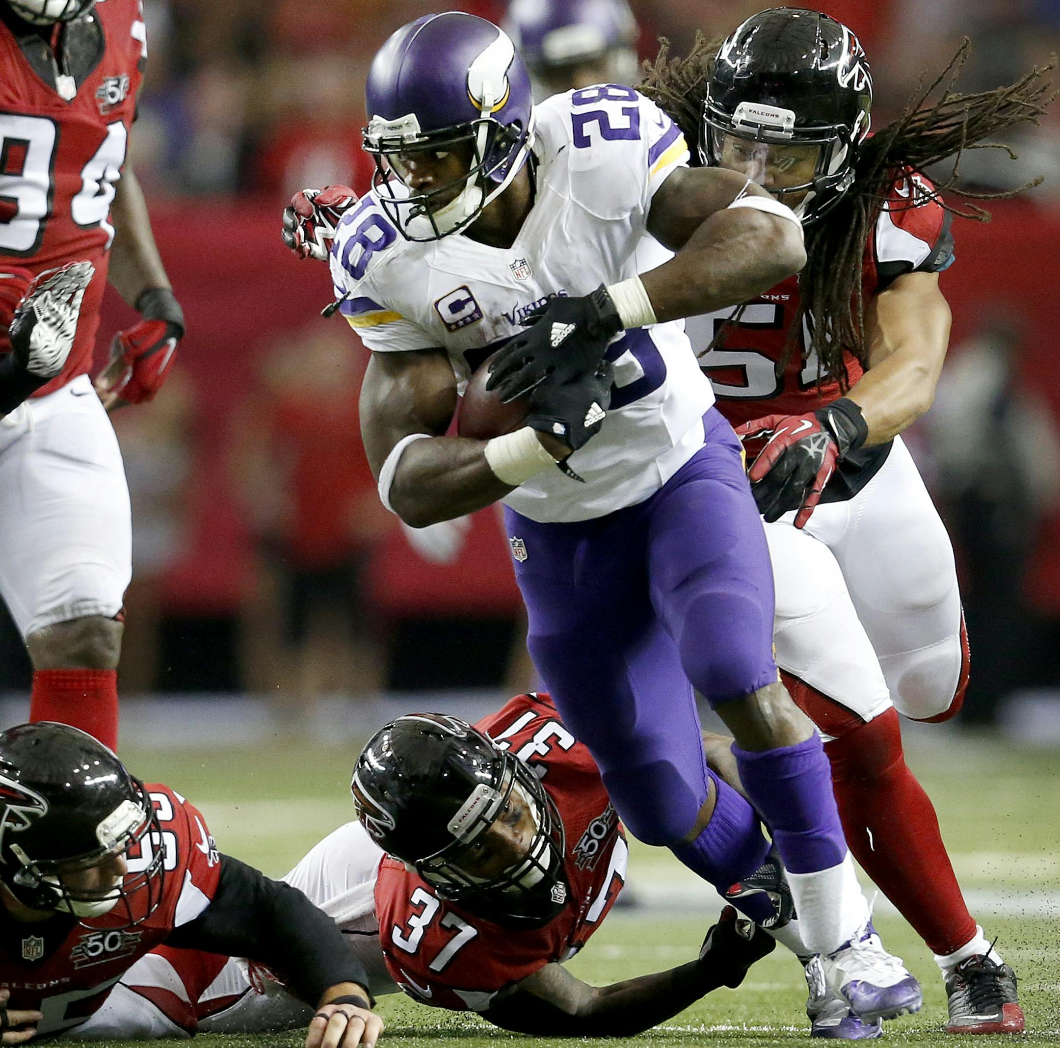 Minnesota Vikings running back Adrian Peterson (28) broke away from Atlanta defenders during a run in the third quarter. ] CARLOS GONZALEZ &#xef; cgonzalez@startribune.com - November 29, 2015, Atlanta, GA, Georgia Dome, NFL, Minnesota Vikings vs. Atlanta Falcons