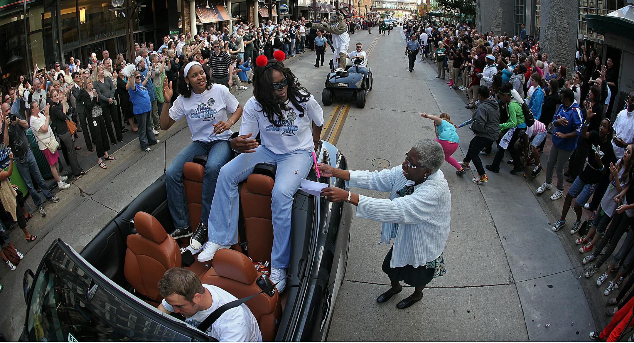 Lynx center Taj McWilliams-Franklin (signing autograph), who turned 41 in October, recently re-signed for a second season. Terms were not disclosed.