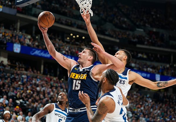 Wolves lose showdown, fall behind Nuggets in battle for top seed