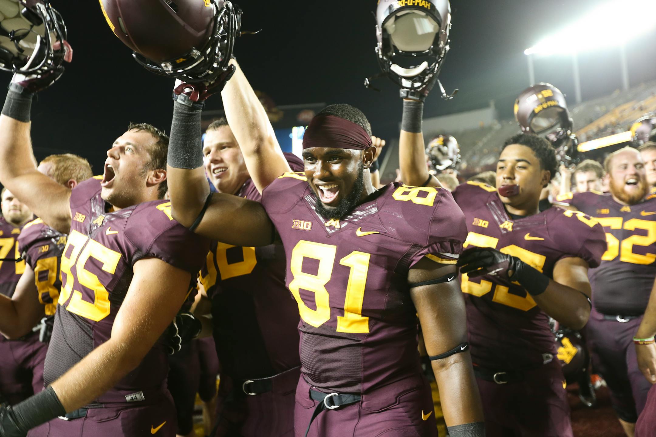 Tight end Duke Anyanwu (81) celebrated the Gophers' 2013 season-opening victory over UNLV.