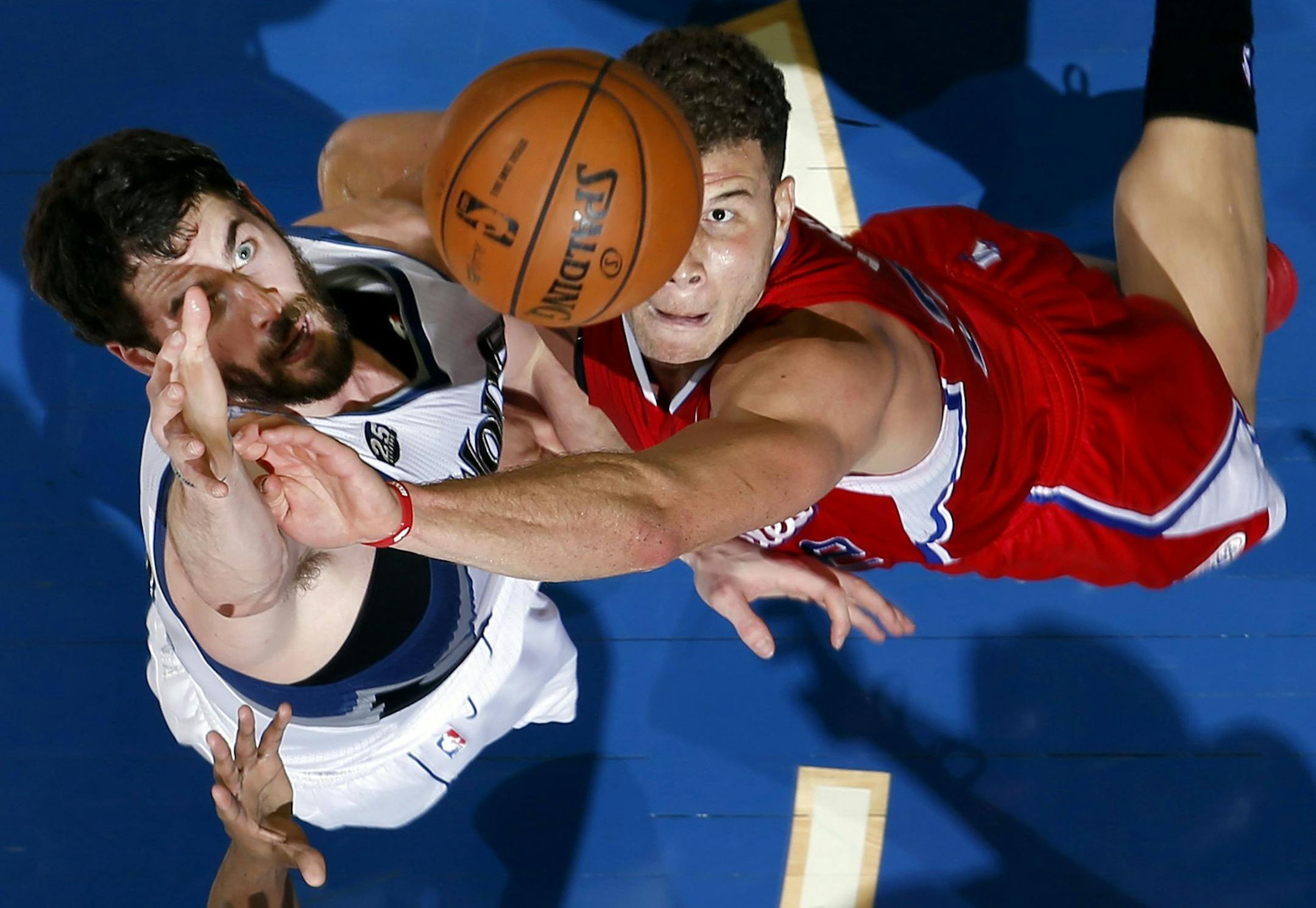 Minnesota Timberwolves' Kevin Love and Los Angeles Clippers' Blake Griffin (32) fights for a rebound in the third quarter at the Target Center in Minneapolis on Wednesday, Nov. 20, 2013. The Clippers defeated the Timberwolves, 102-98. (Carlos Gonzalez/Minneapolis Star Tribune/MCT) ORG XMIT: 1145890