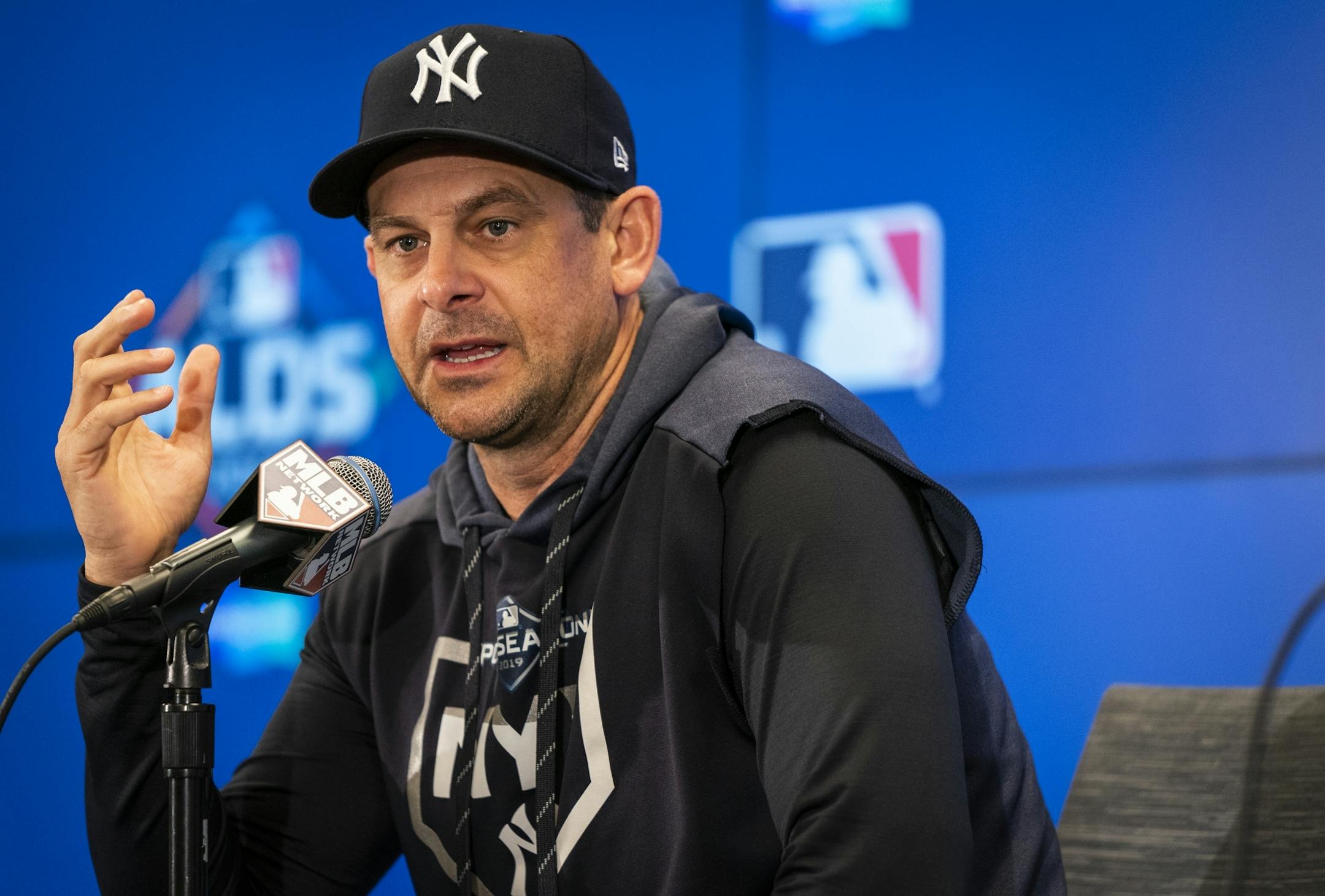New York Yankees manager Aaron Boone (17) spoke with the media.