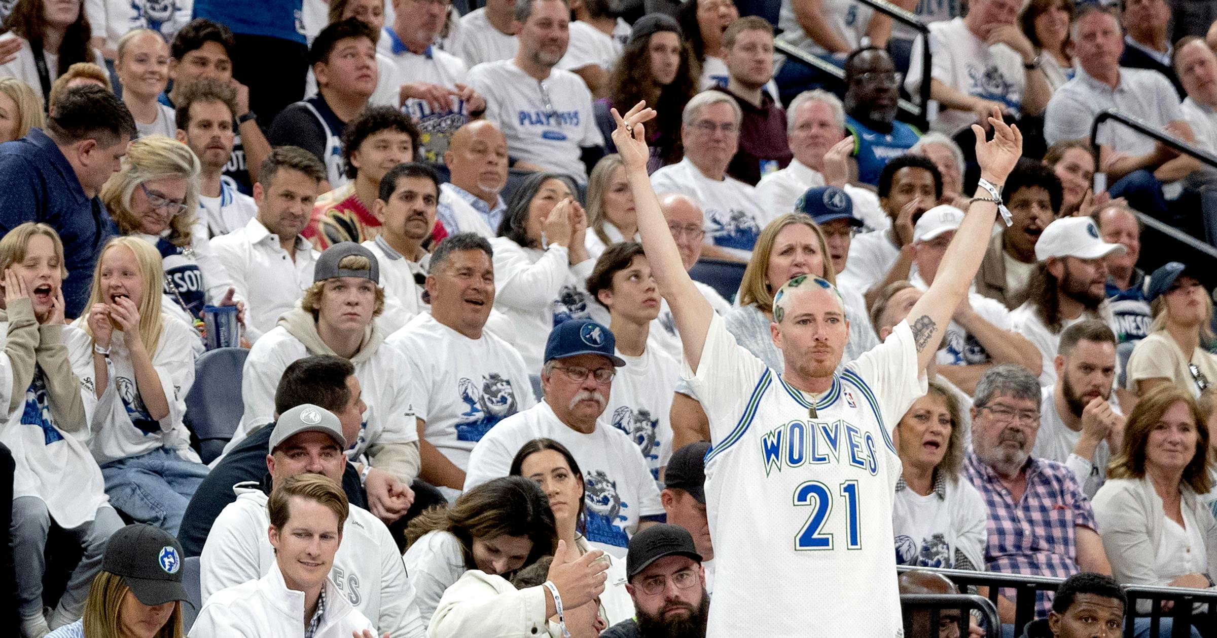 Timberwolves 'superfan' Jordan Dye brings his hype and signature style courtside