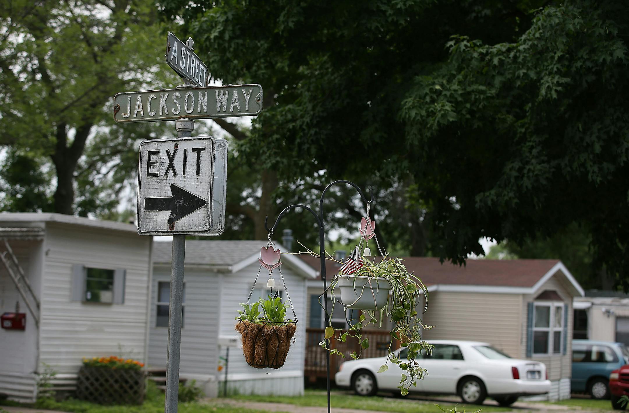 A street scene from a trailer community, Wednesday, July 1, 2015 in Hilltop, MN. Trailer home sales have bottomed out at 65,000 last year compared to 363,000 in 1996. ] (ELIZABETH FLORES/STAR TRIBUNE) ELIZABETH FLORES • eflores@startribune.com