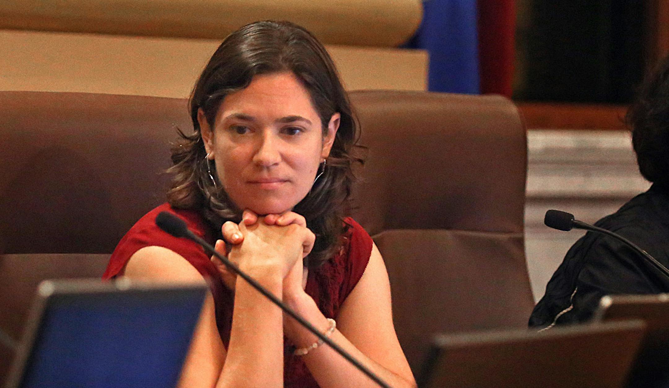 Minneapolis City Council member Lisa Bender (Ward 10) listened to discussion on a motion to return the Working Families ordinance to author and to cancel a previously scheduled public hearing. Bender opposed the motion, which passed. ] JIM GEHRZ &#xd4; james.gehrz@startribune.com / Minneapolis, MN / October 23, 2015 / 9:00 AM &#xd2; BACKGROUND INFORMATION: Working Families Agenda protest at City Council chambers tomorrow AM. The meeting starts at 9:30, but a vote on postponing the changes (the c