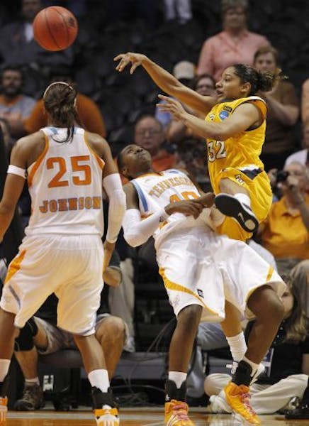 Marquette guard Angel Robinson (32) passed the ball as she collided with Tennessee Shekinna Stricklen (40) during an NCAA tournament game on Monday, M