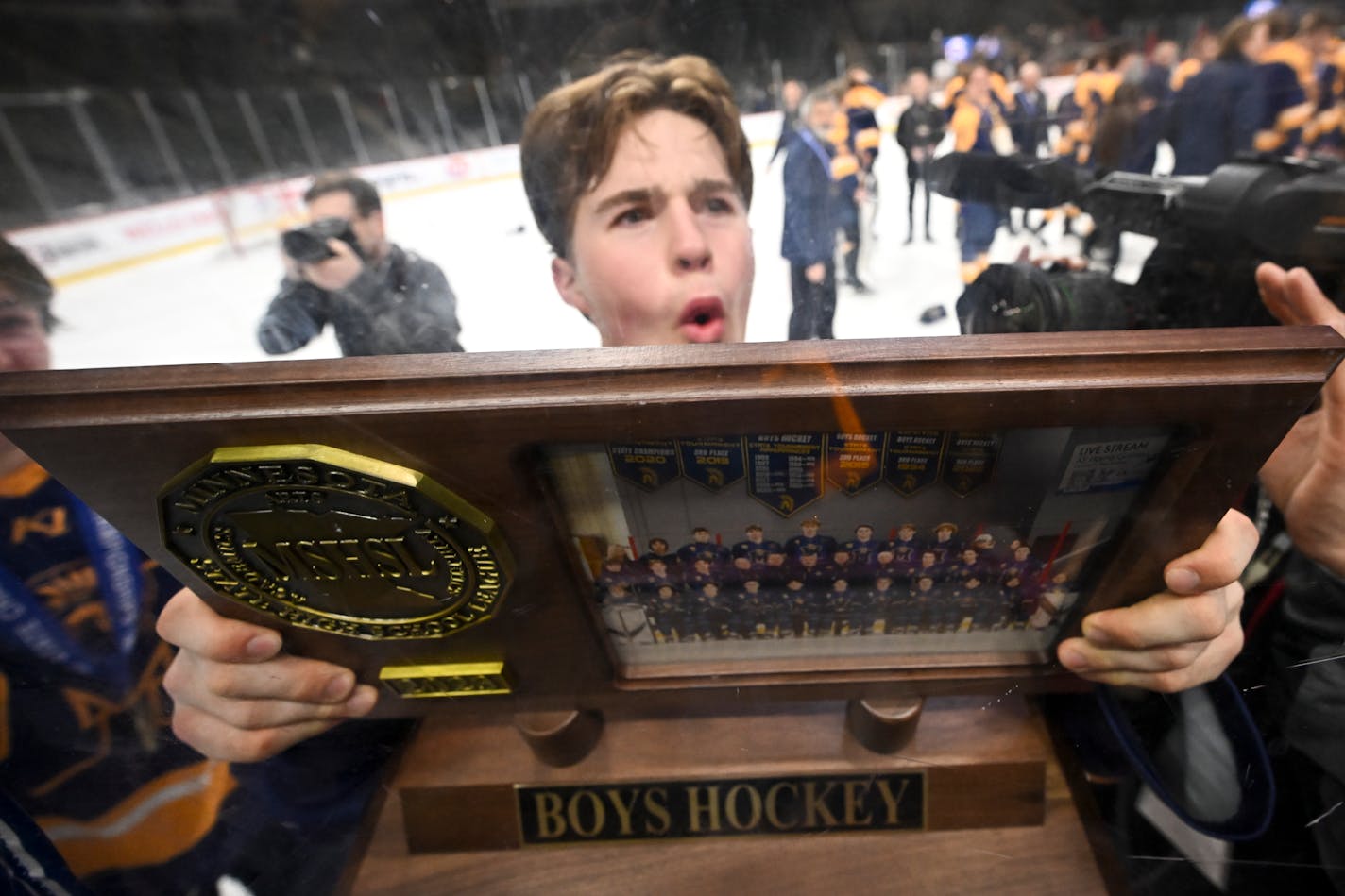 Mahtomedi forward Jonathon Grove (9) holds his team's championship trophy Saturday, March 11, 2023 at the Xcel Energy Center in St. Paul, Minn. Warroad and Mahtomedi faced off in the Class 1A boys hockey state tournament championship game. ] AARON LAVINSKY • aaron.lavinsky@startribune.com