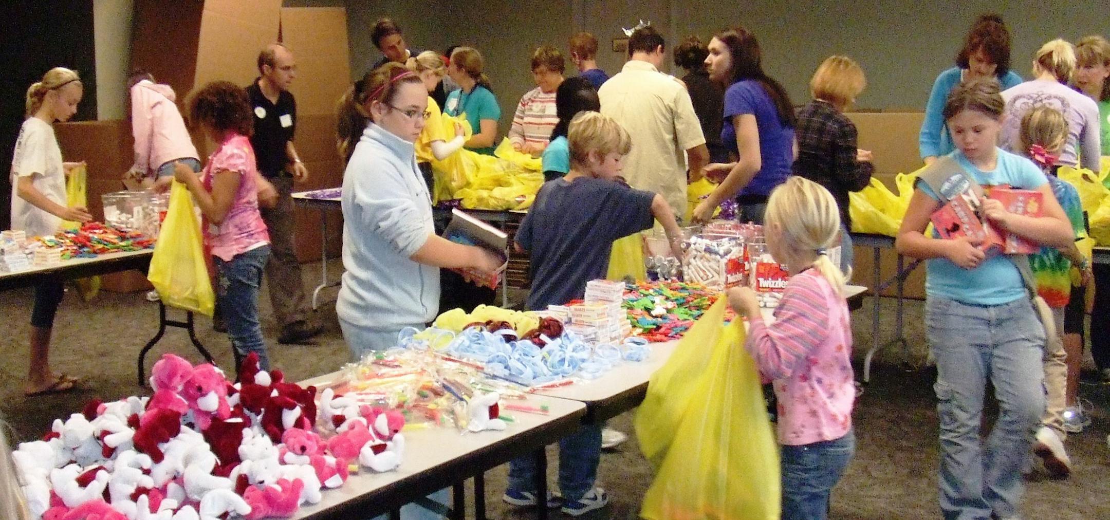 Photo courtesy of Karen Kitchel Cheerful Givers volunteers and kids and their mentors from the Kids and Kinship program joined forces for a “kids helping kids” event Oct. 23 in recognition of national Make a Difference Day. The group put together 1,870 birthday bags donated to local food shelves and shelters for less fortunate kids to enjoy on their birthdays. Special guests included 2010 Miss Minnesota Kathryn Knuttila and U.S. Army Sgt. Billy Todd. To learn more the organizations